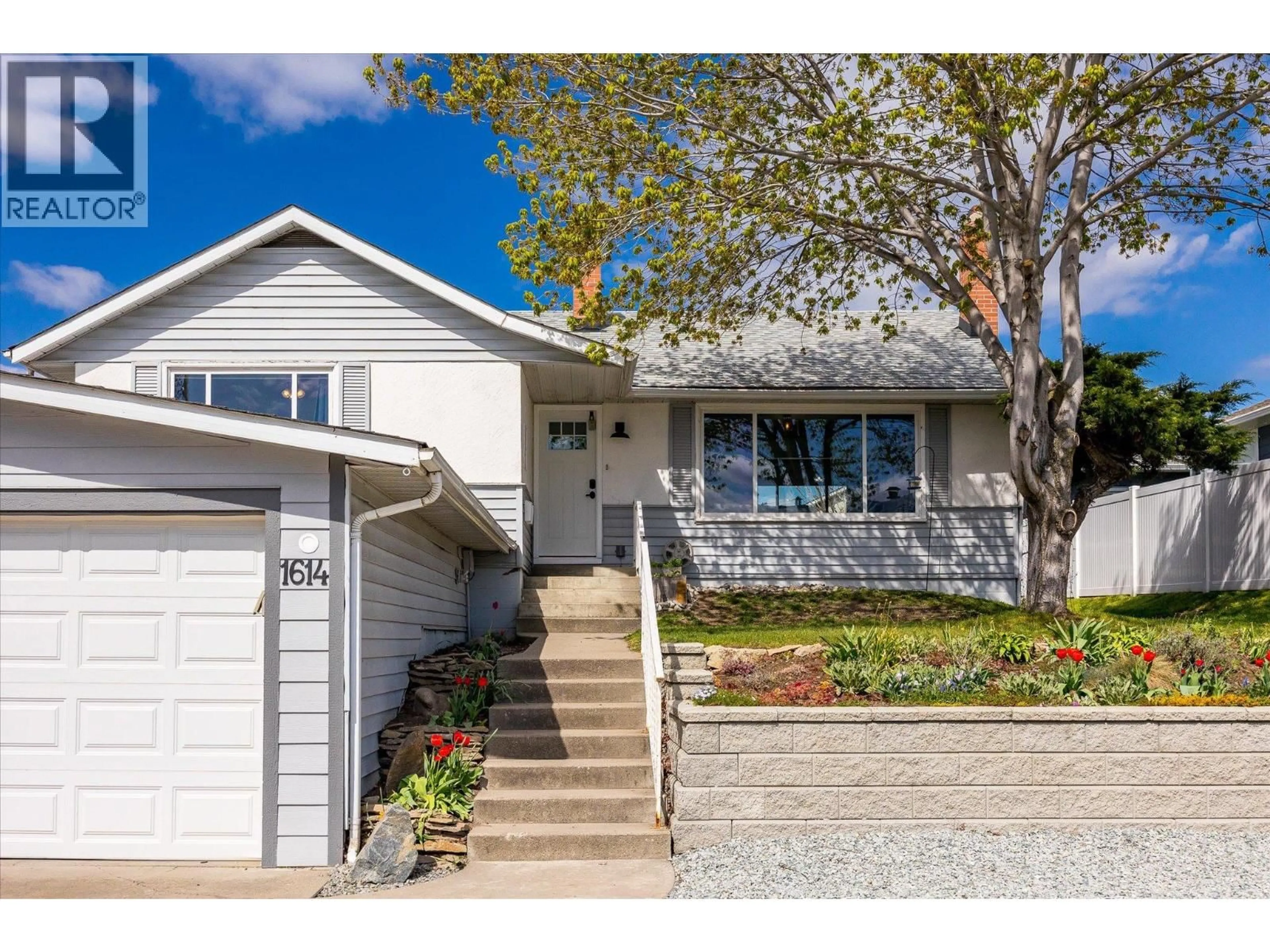 Home with vinyl exterior material, street for 1614 BERNARD AVENUE, Kelowna British Columbia V1Y6R9