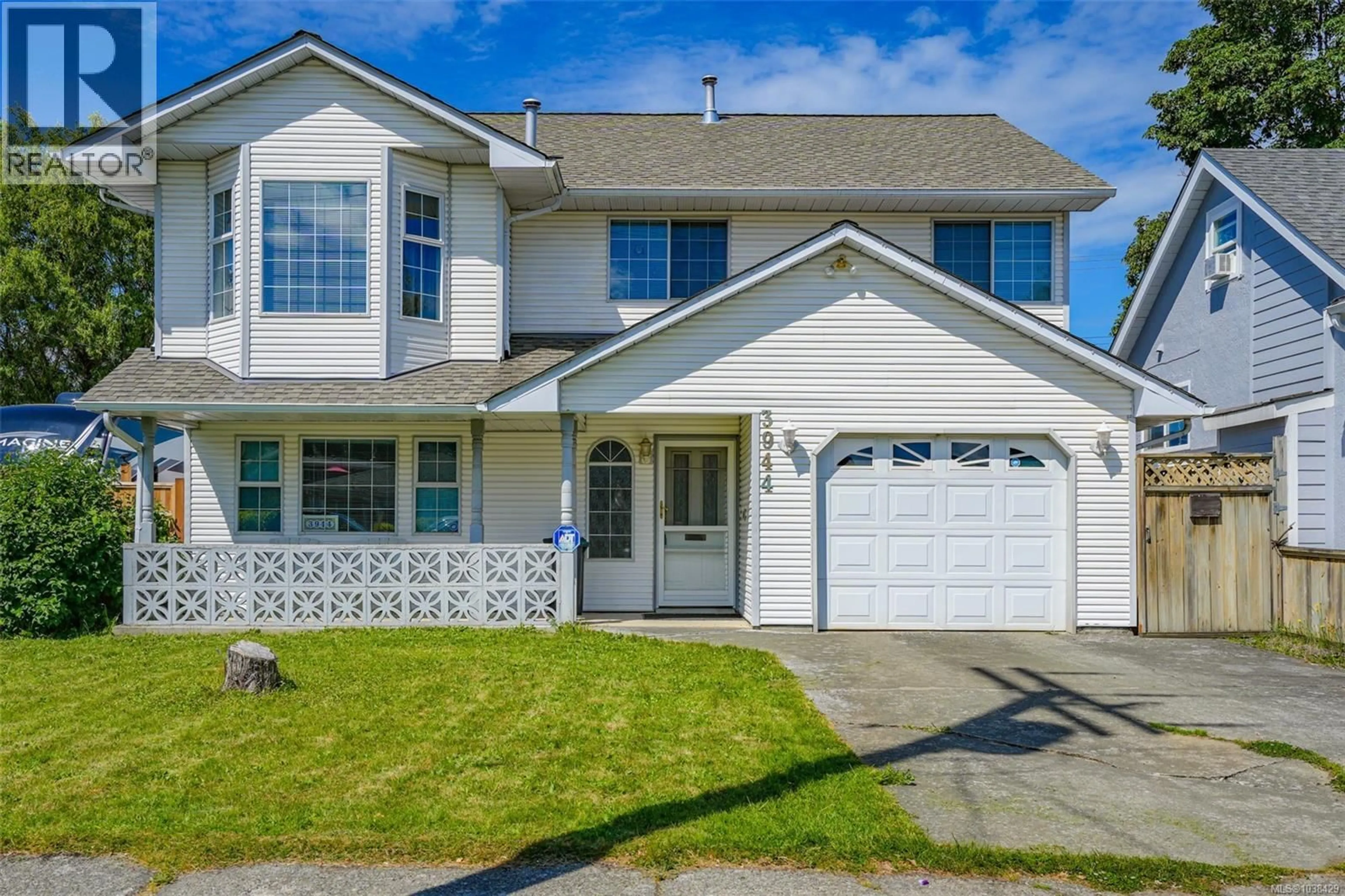 Home with vinyl exterior material, street for 3944 10TH AVENUE, Port Alberni British Columbia V9Y4W9