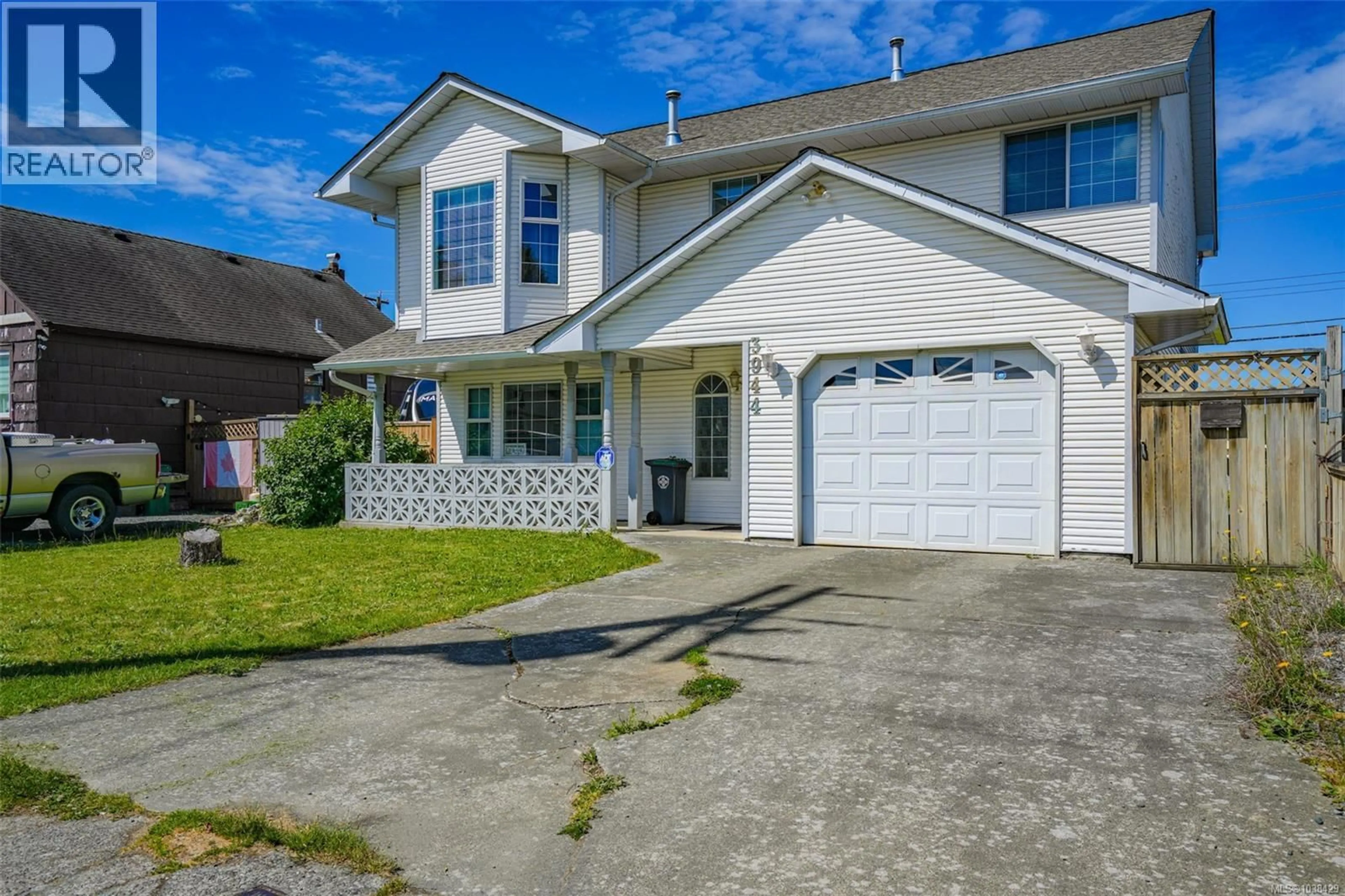 Home with vinyl exterior material, street for 3944 10TH AVENUE, Port Alberni British Columbia V9Y4W9