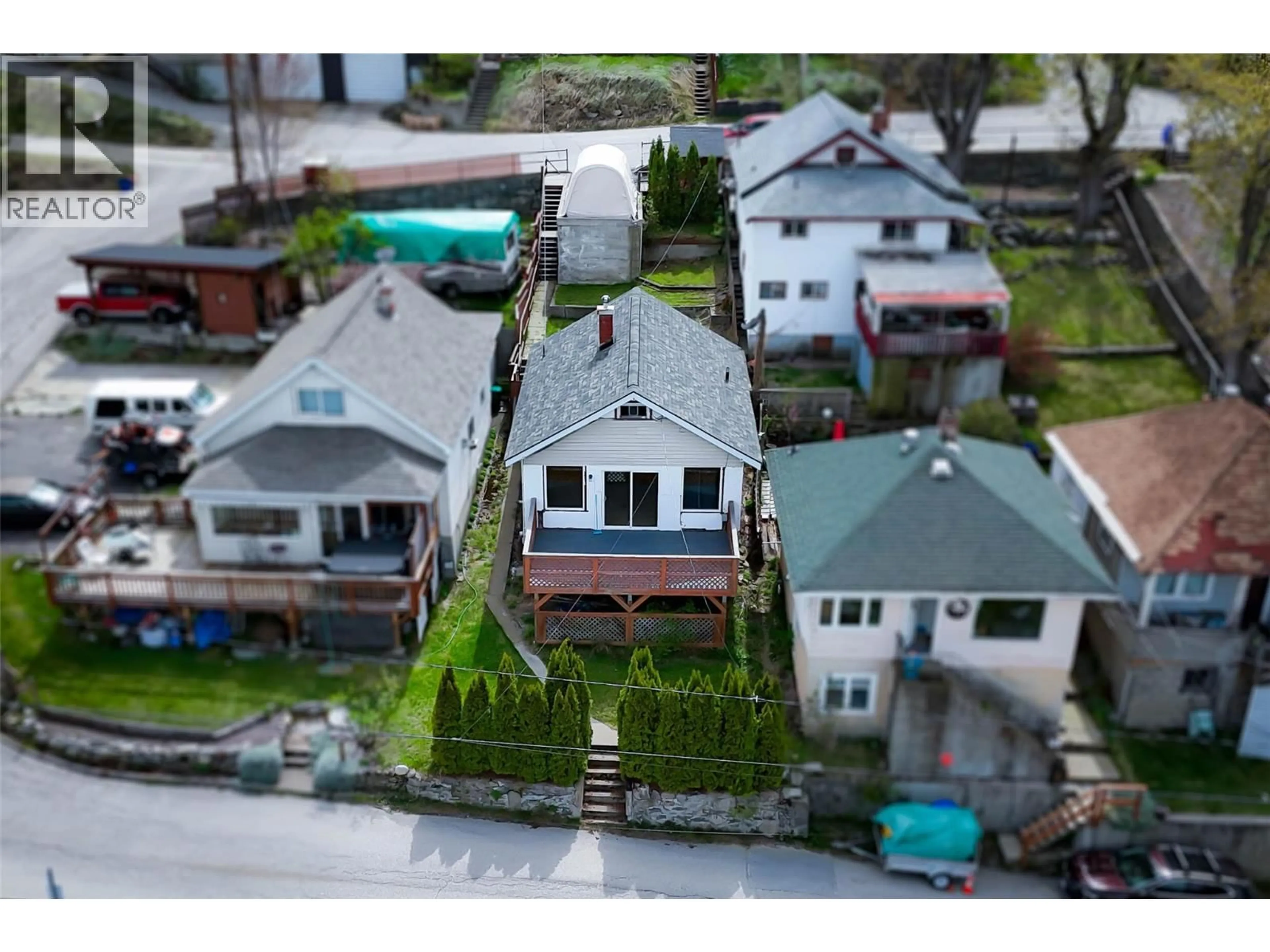 A pic from outside/outdoor area/front of a property/back of a property/a pic from drone, street for 2224 TOPPING STREET, Trail British Columbia V1R4G5