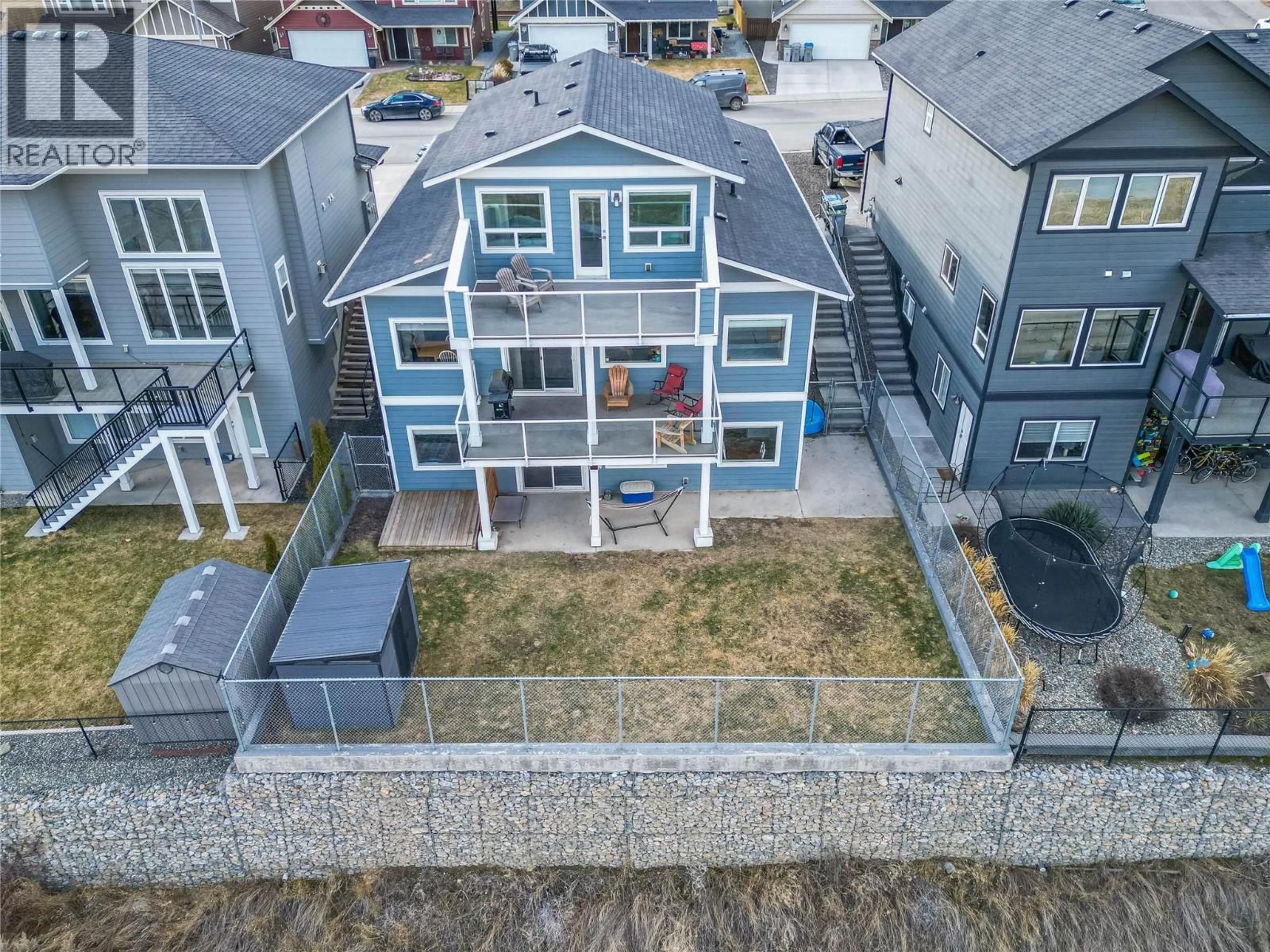 A pic from outside/outdoor area/front of a property/back of a property/a pic from drone, unknown for 829 WOODRUSH DRIVE, Kamloops British Columbia V2B0E3