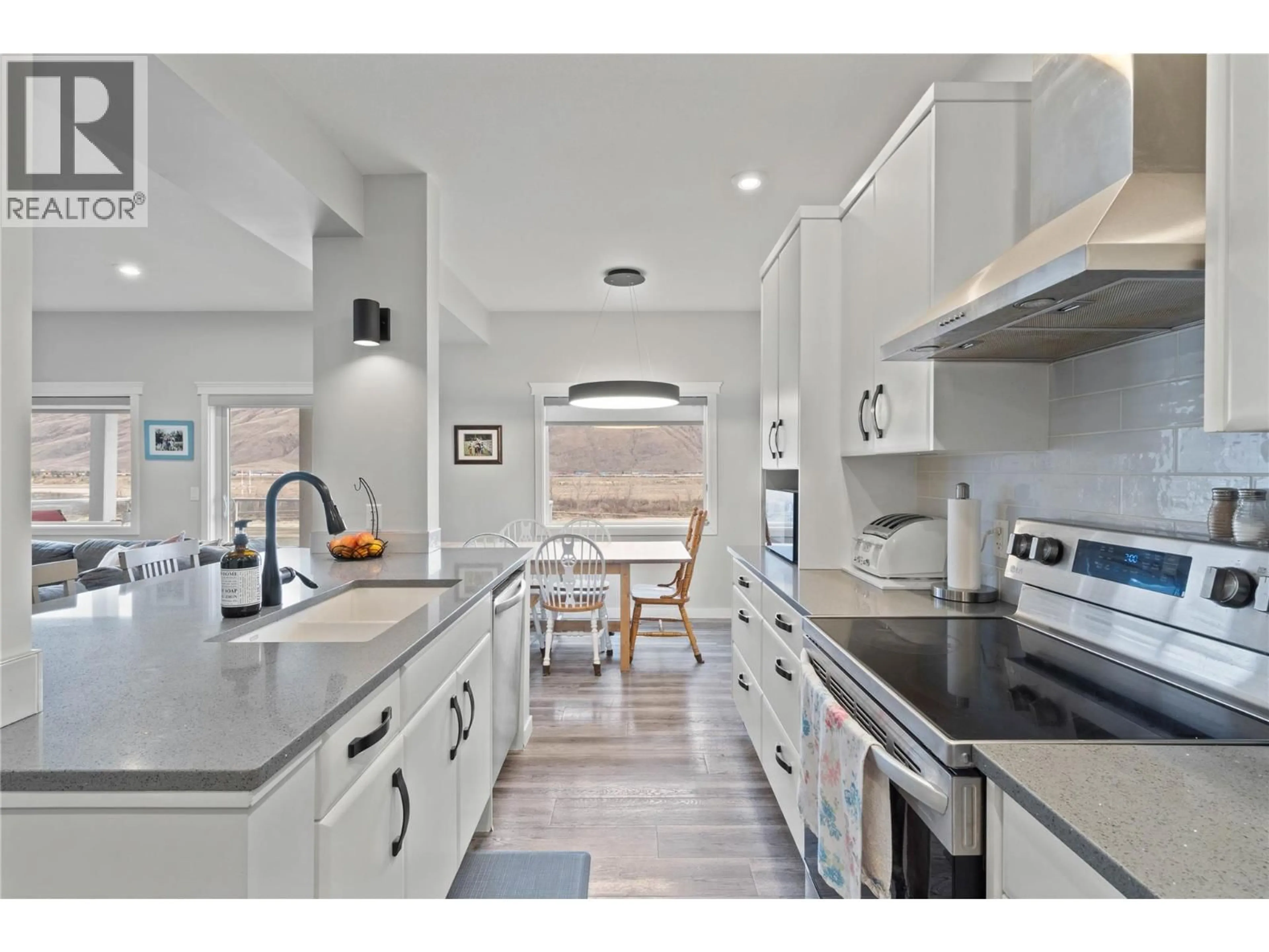 Open concept kitchen, ceramic/tile floor for 829 WOODRUSH DRIVE, Kamloops British Columbia V2B0E3