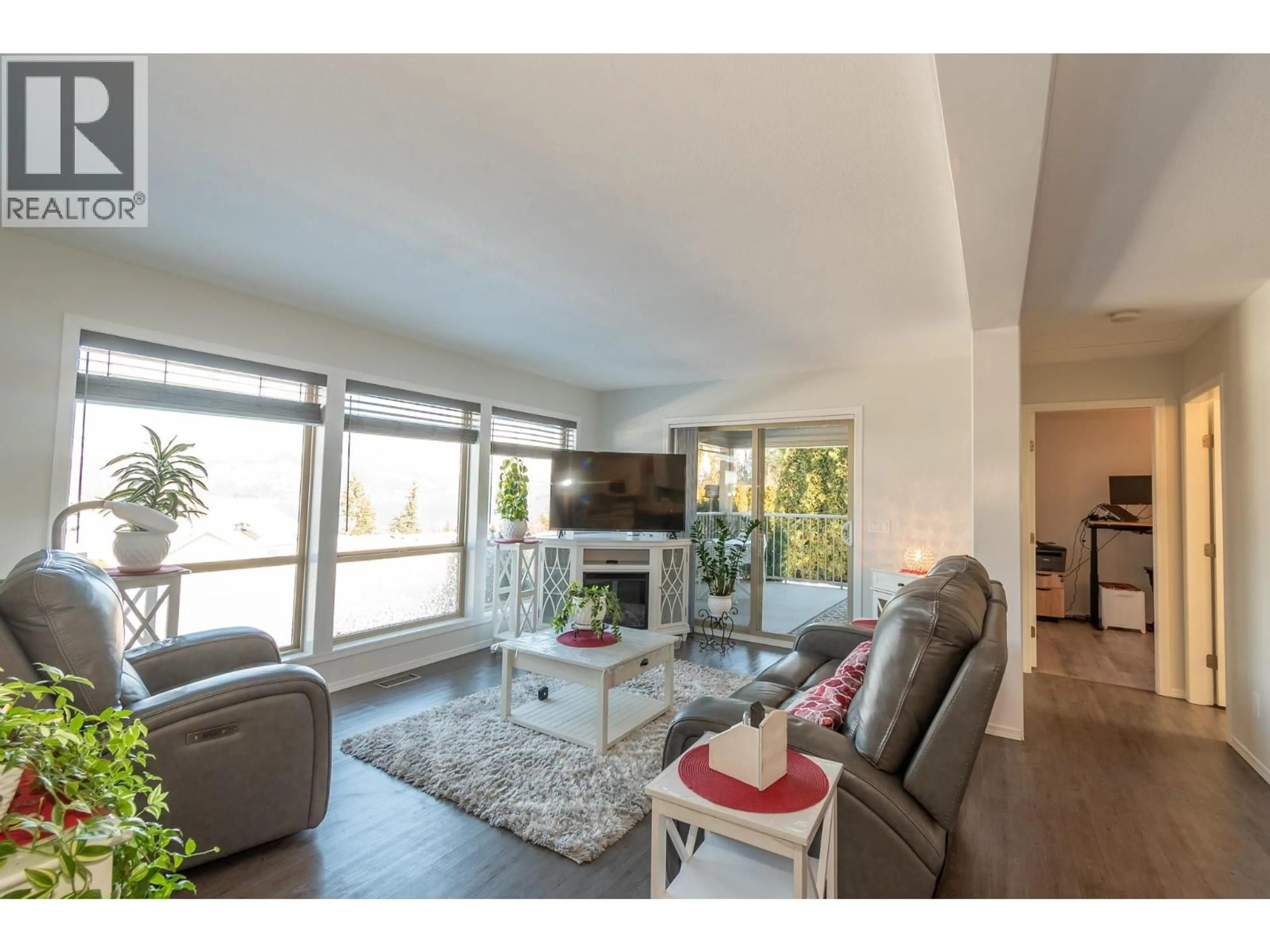 Living room with furniture, unknown for 42 - 1510 TRANS CANADA HIGHWAY, Sorrento British Columbia V0E2W2