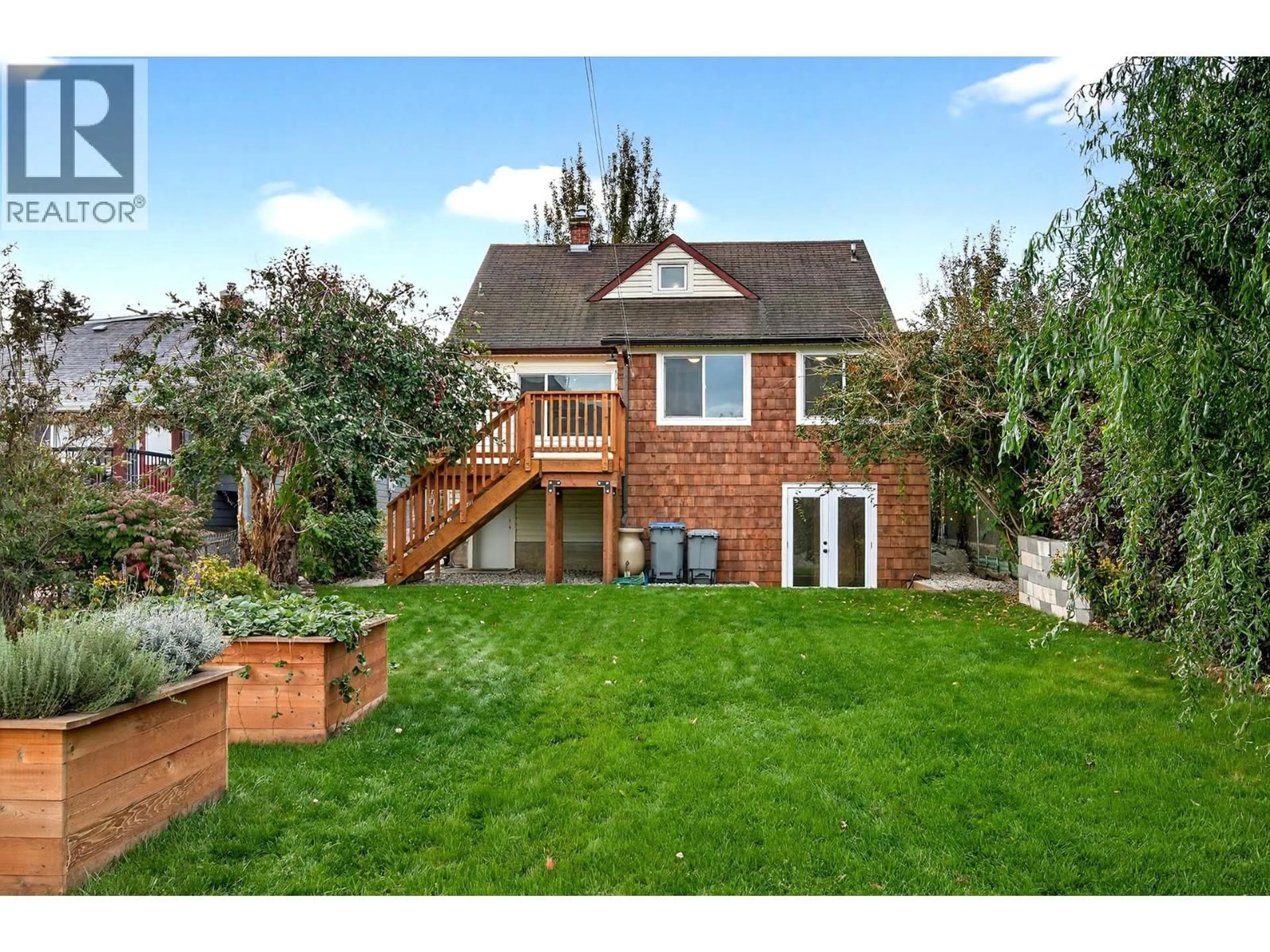 A pic from outside/outdoor area/front of a property/back of a property/a pic from drone, street for 936 NICOLA STREET, Kamloops British Columbia V2C2R9