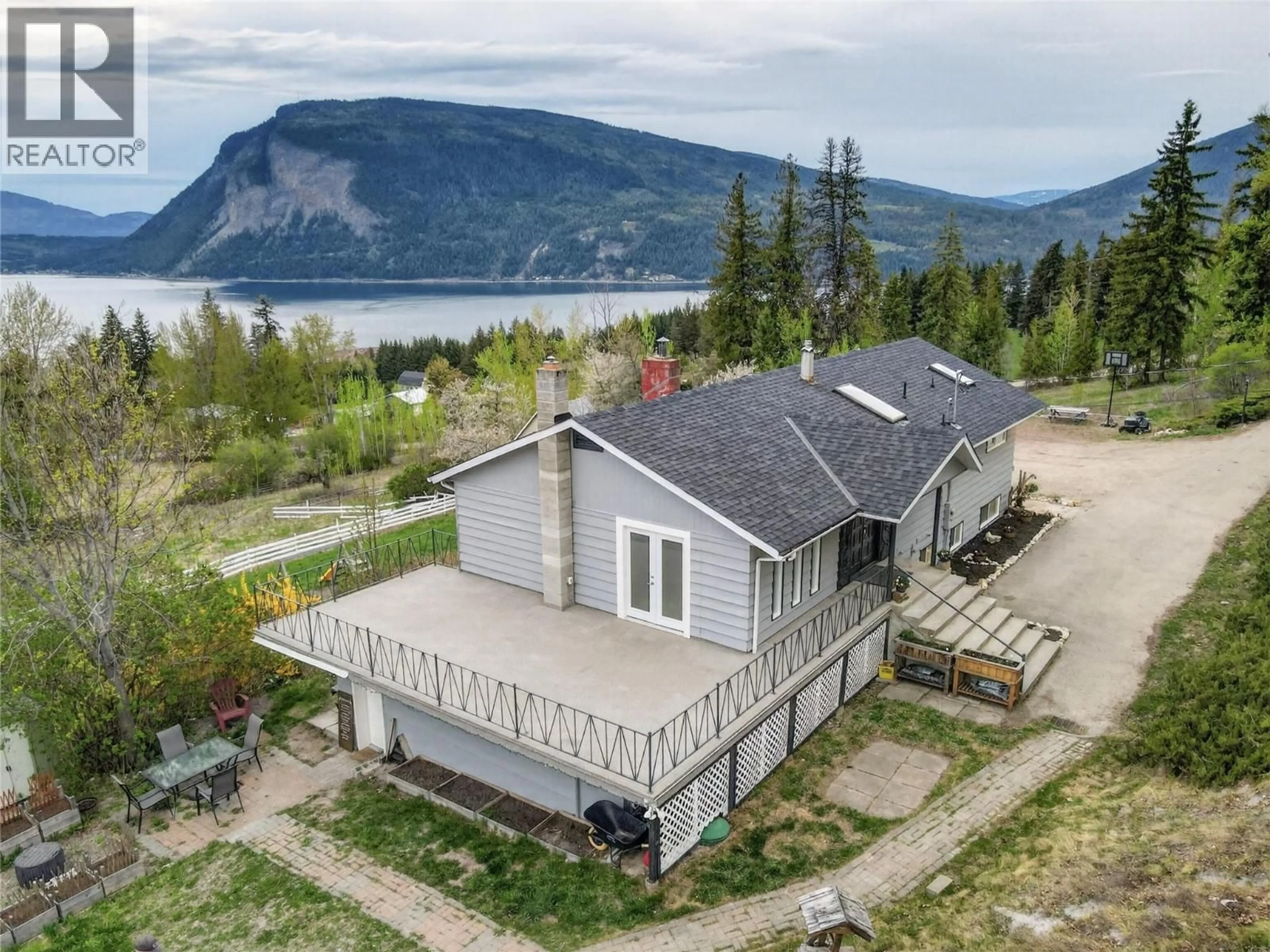 A pic from outside/outdoor area/front of a property/back of a property/a pic from drone, unknown for 6990 70 AVENUE NORTHEAST, Salmon Arm British Columbia V0E1K0