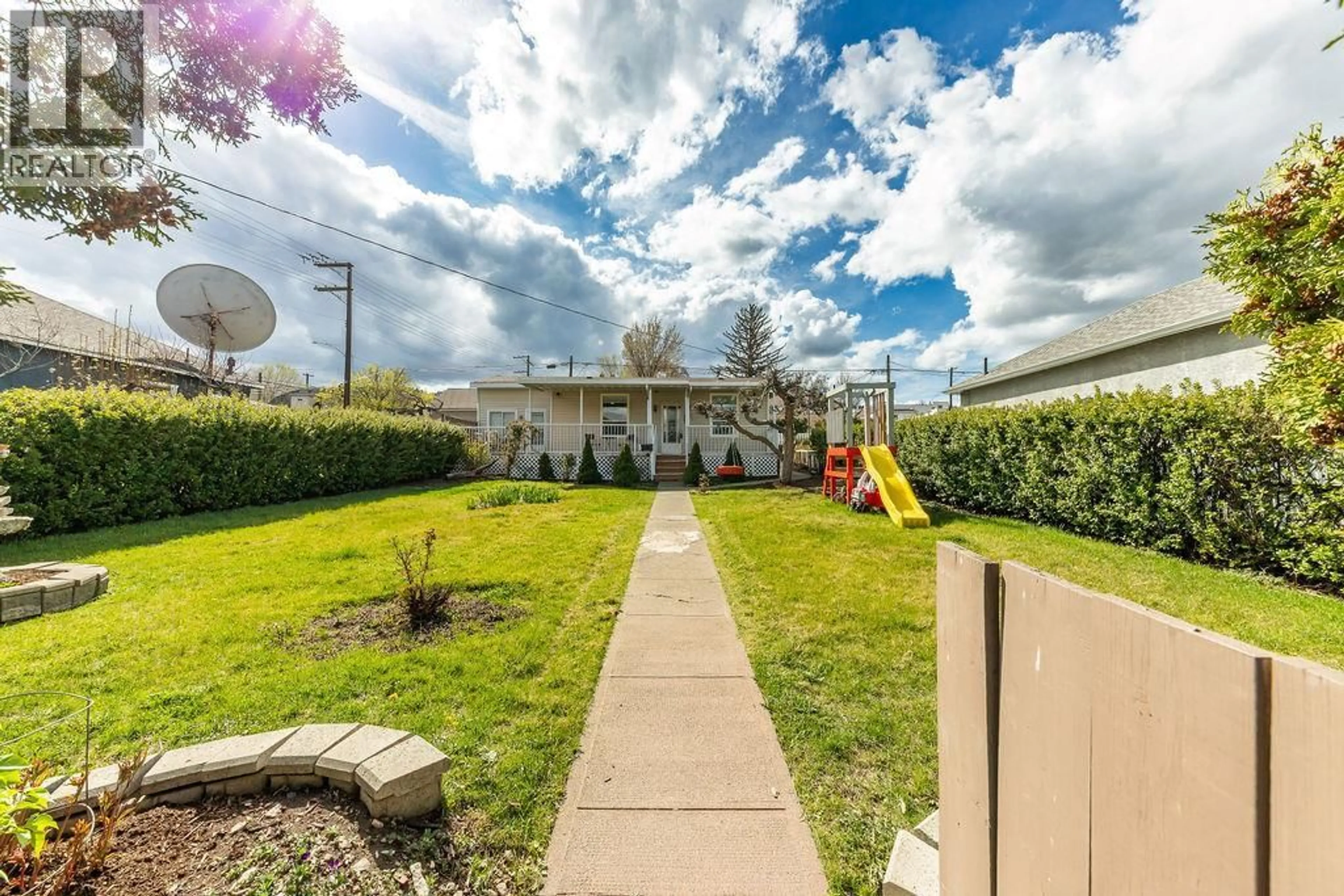 Patio, street for 867 COLUMBIA STREET, Kamloops British Columbia V2C3W3