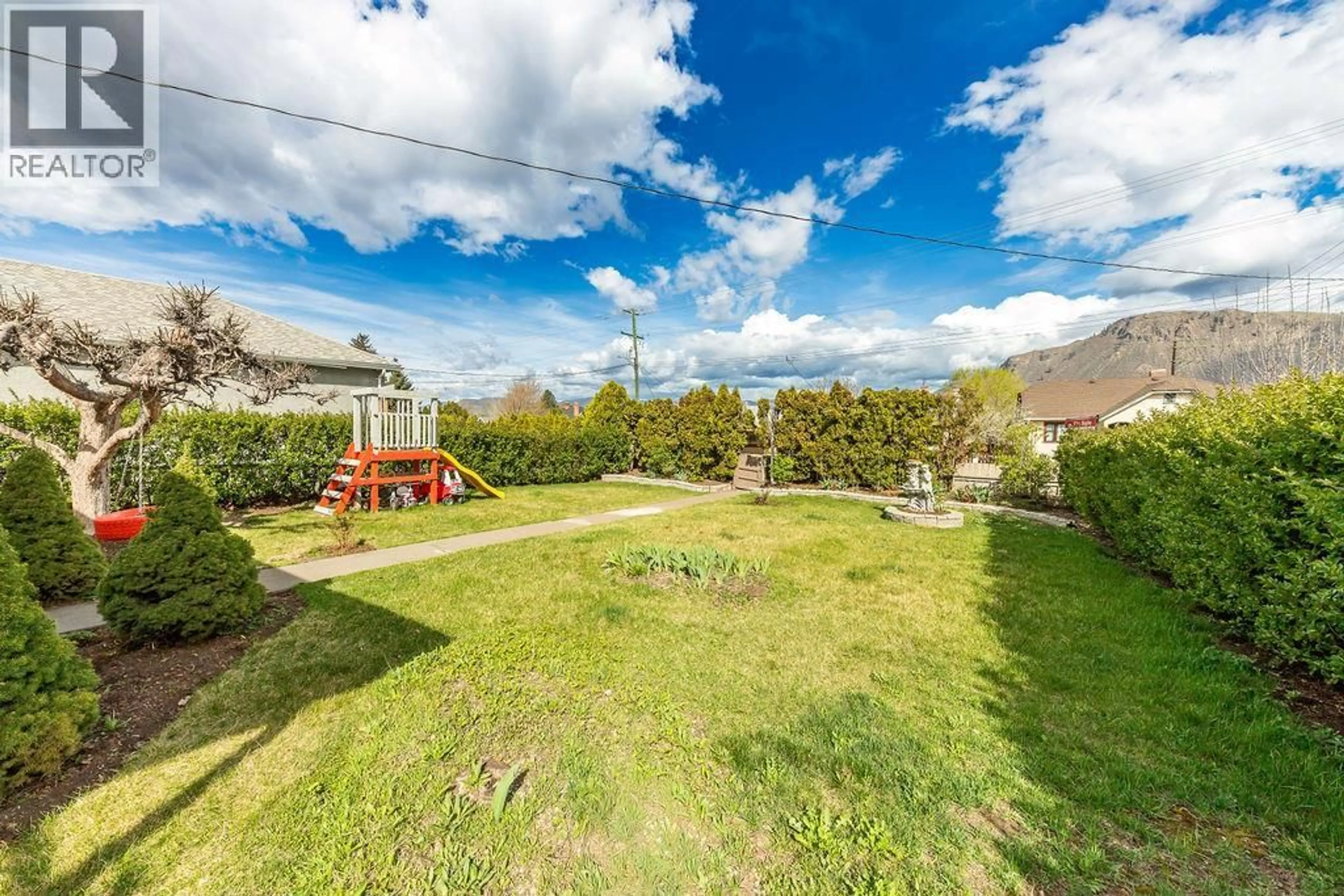 A pic from outside/outdoor area/front of a property/back of a property/a pic from drone, mountain view for 867 COLUMBIA STREET, Kamloops British Columbia V2C3W3