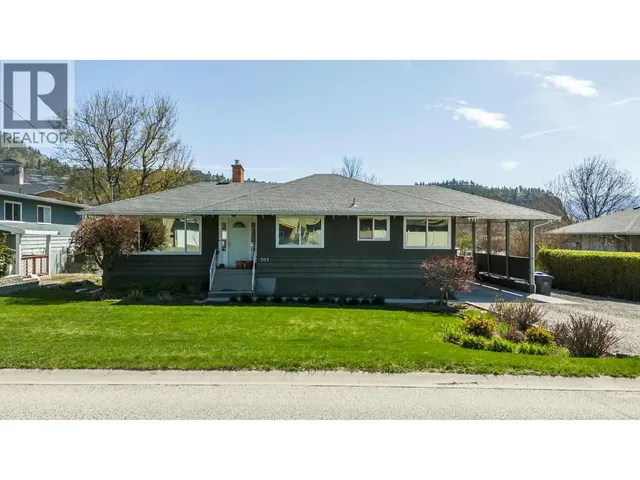 707 GLENBURN STREET, Kelowna