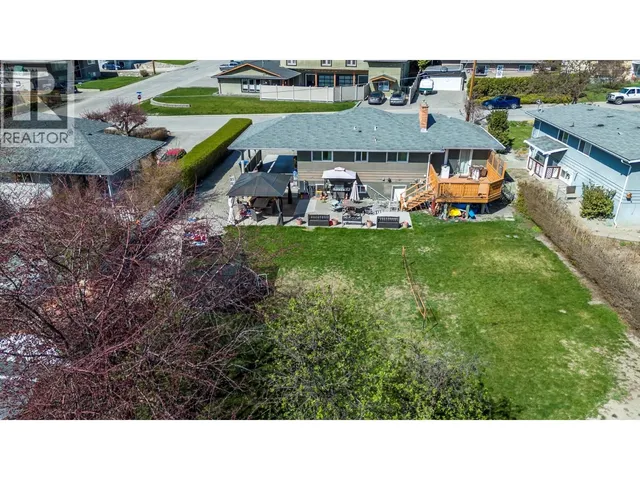 707 GLENBURN STREET, Kelowna 3