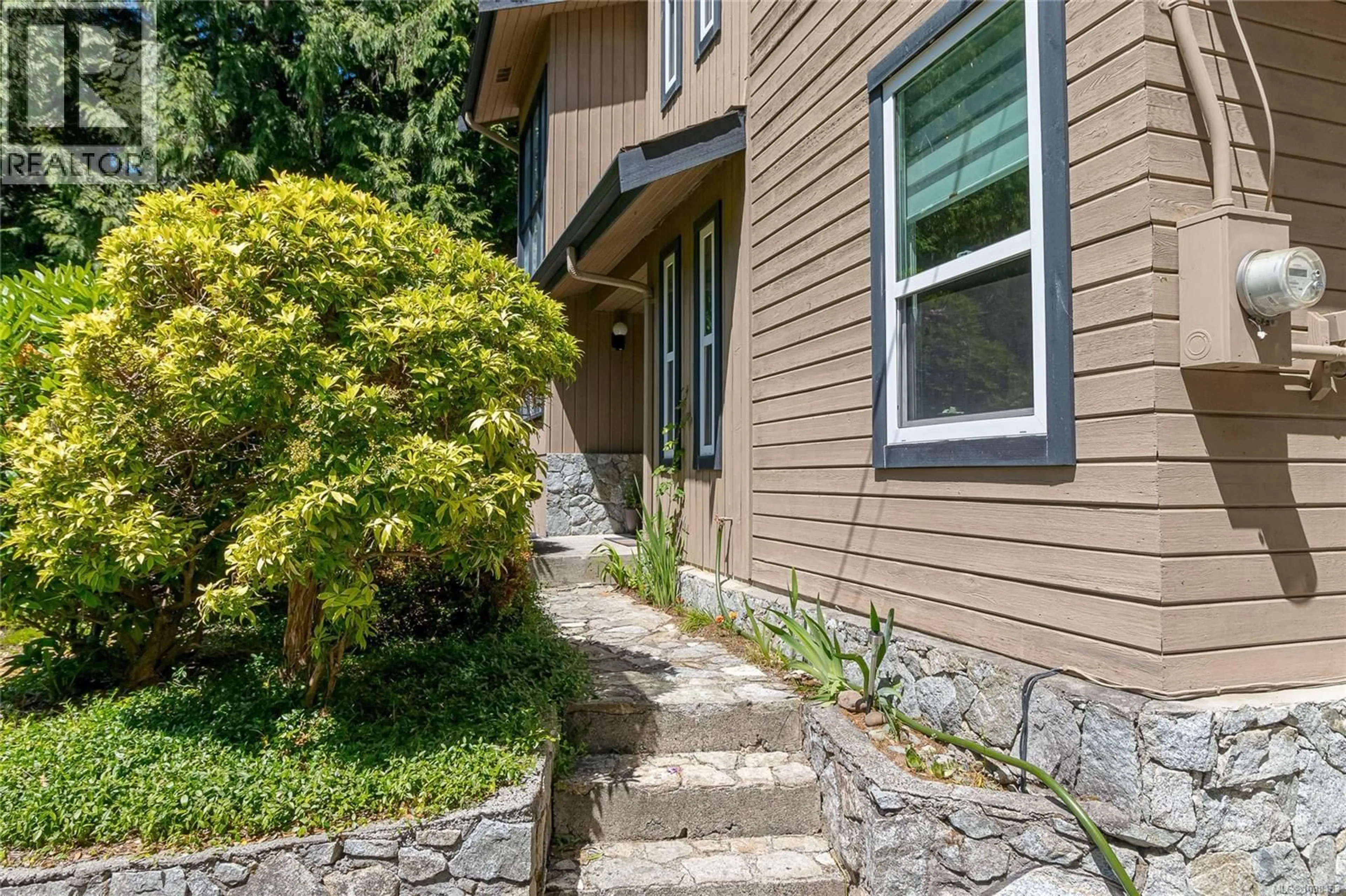 Home with vinyl exterior material, street for 8705 NASH PLACE, North Saanich British Columbia V8L4G9