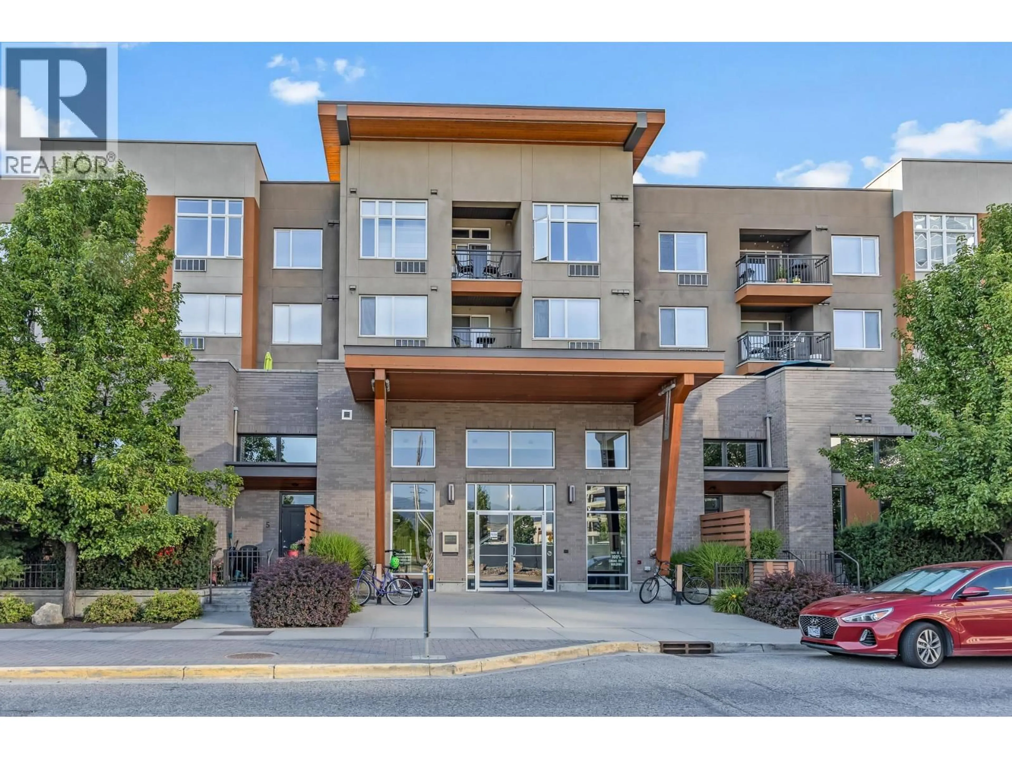 Indoor foyer for 222 - 1550 DICKSON AVENUE, Kelowna British Columbia V1Y9Y8
