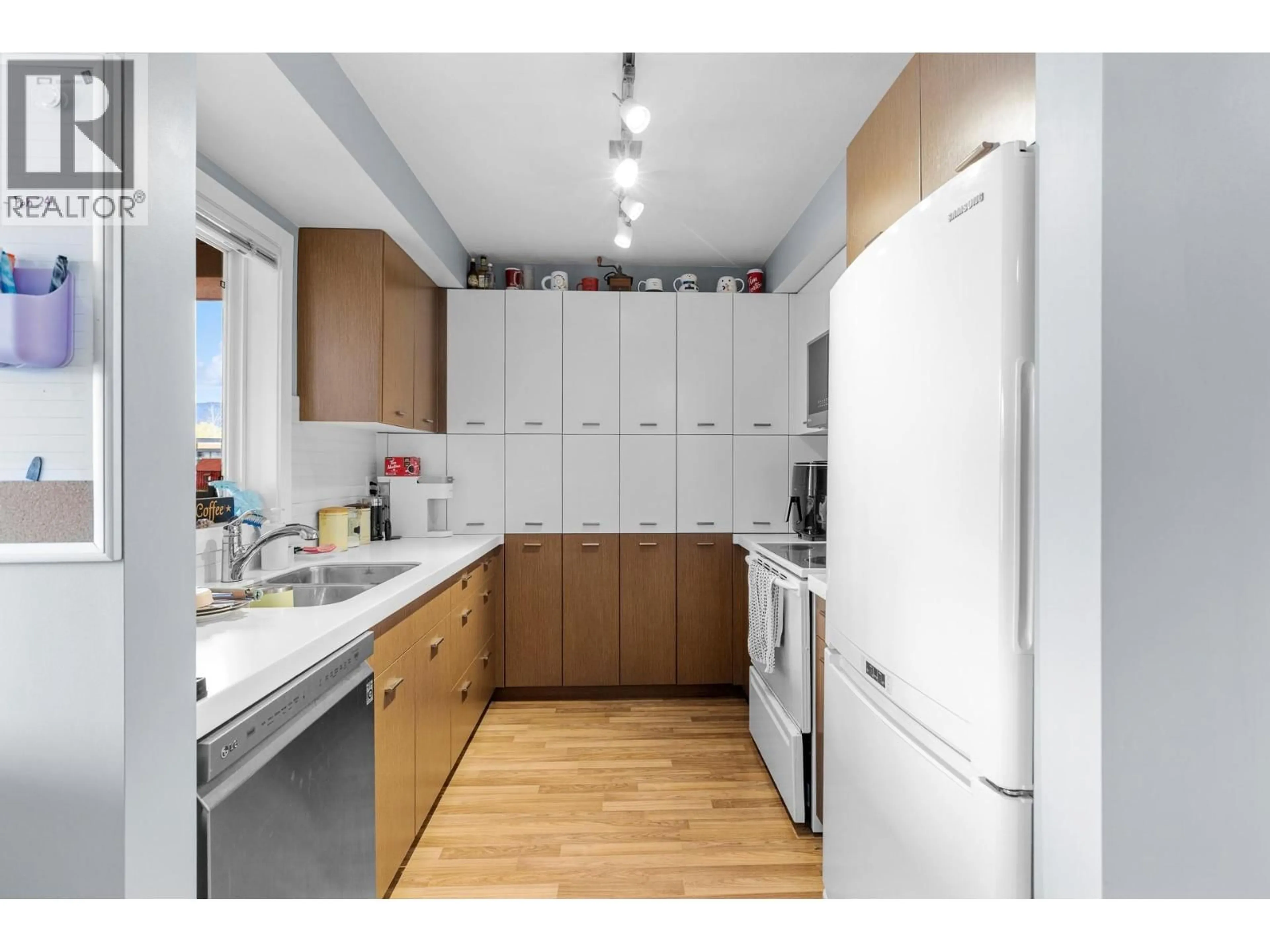 Standard kitchen, wood/laminate floor for 222 - 1550 DICKSON AVENUE, Kelowna British Columbia V1Y9Y8