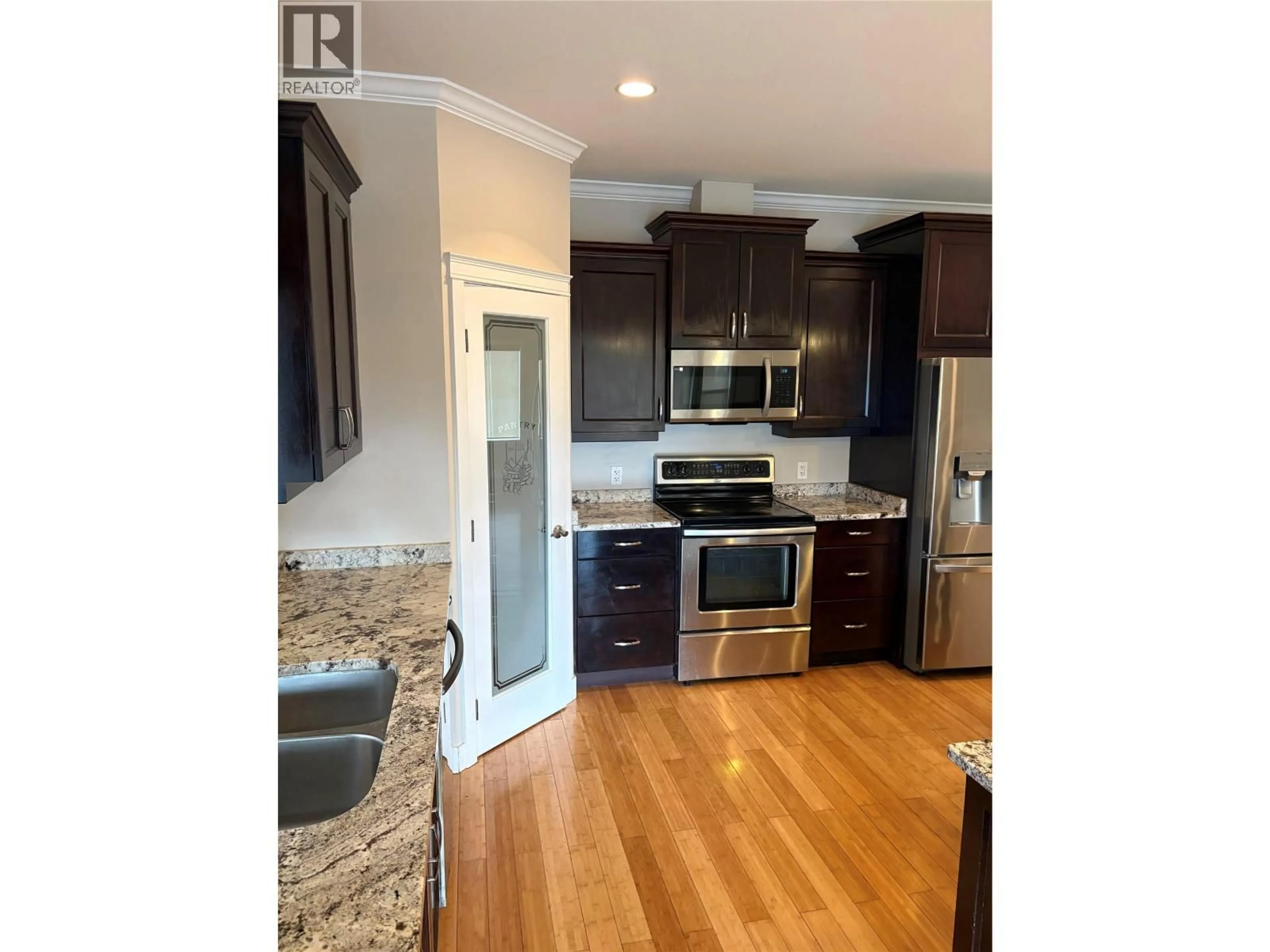 Open concept kitchen, wood/laminate floor for 435 TAYLOR ROAD, Kelowna British Columbia V1X4G3