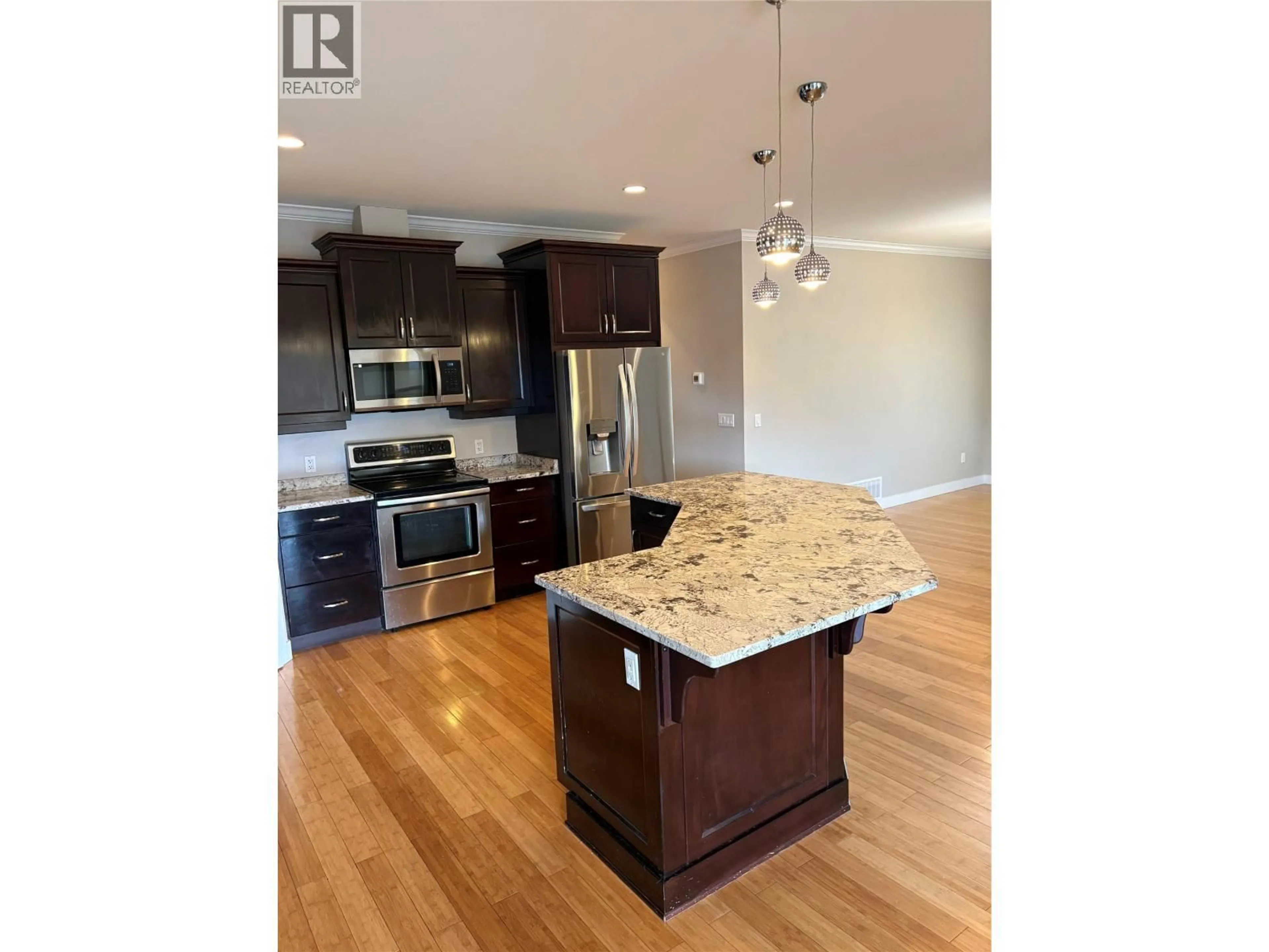 Open concept kitchen, wood/laminate floor for 435 TAYLOR ROAD, Kelowna British Columbia V1X4G3