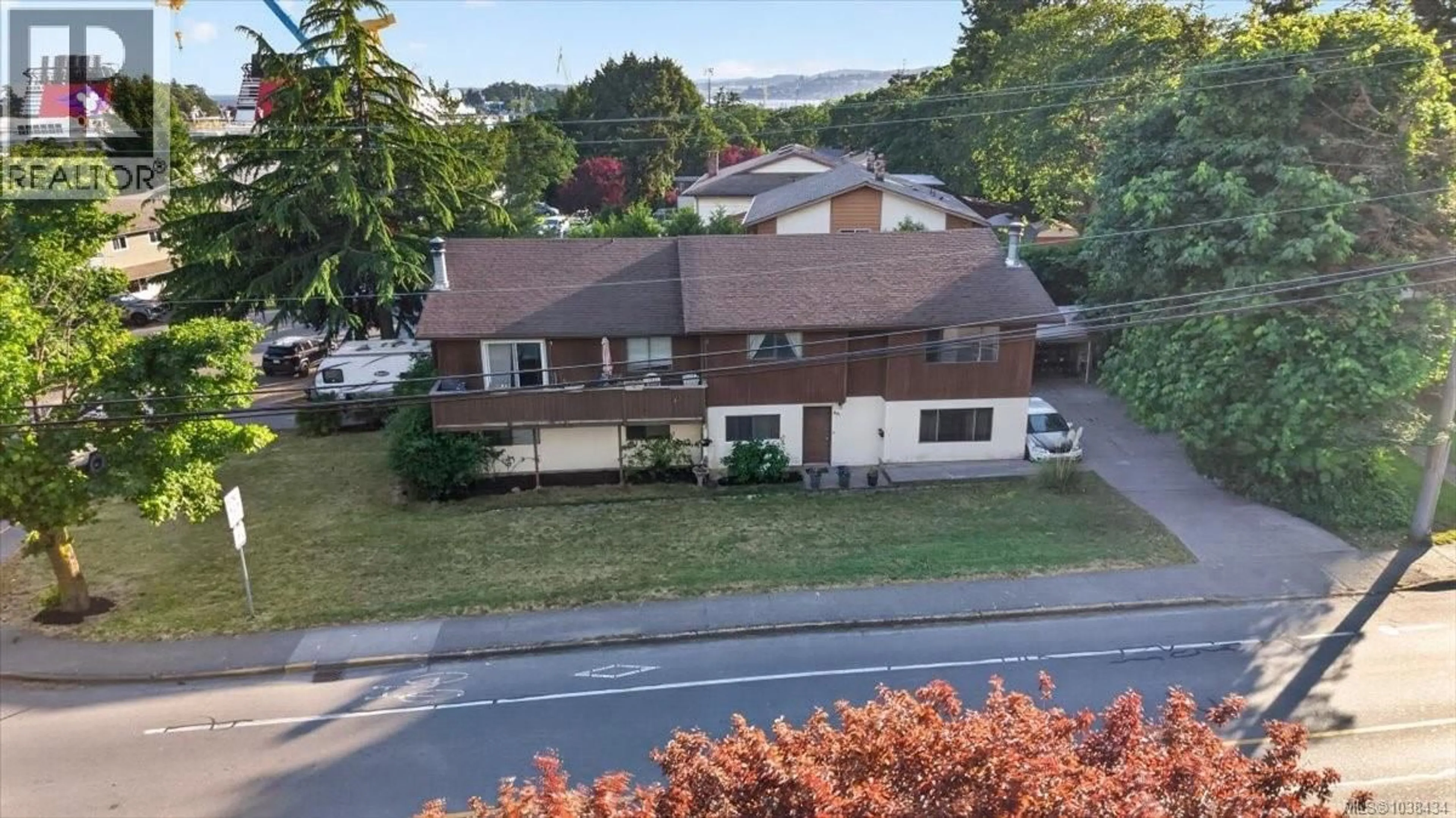 A pic from outside/outdoor area/front of a property/back of a property/a pic from drone, street for 891 ADMIRALS ROAD, Esquimalt British Columbia V9A2P1