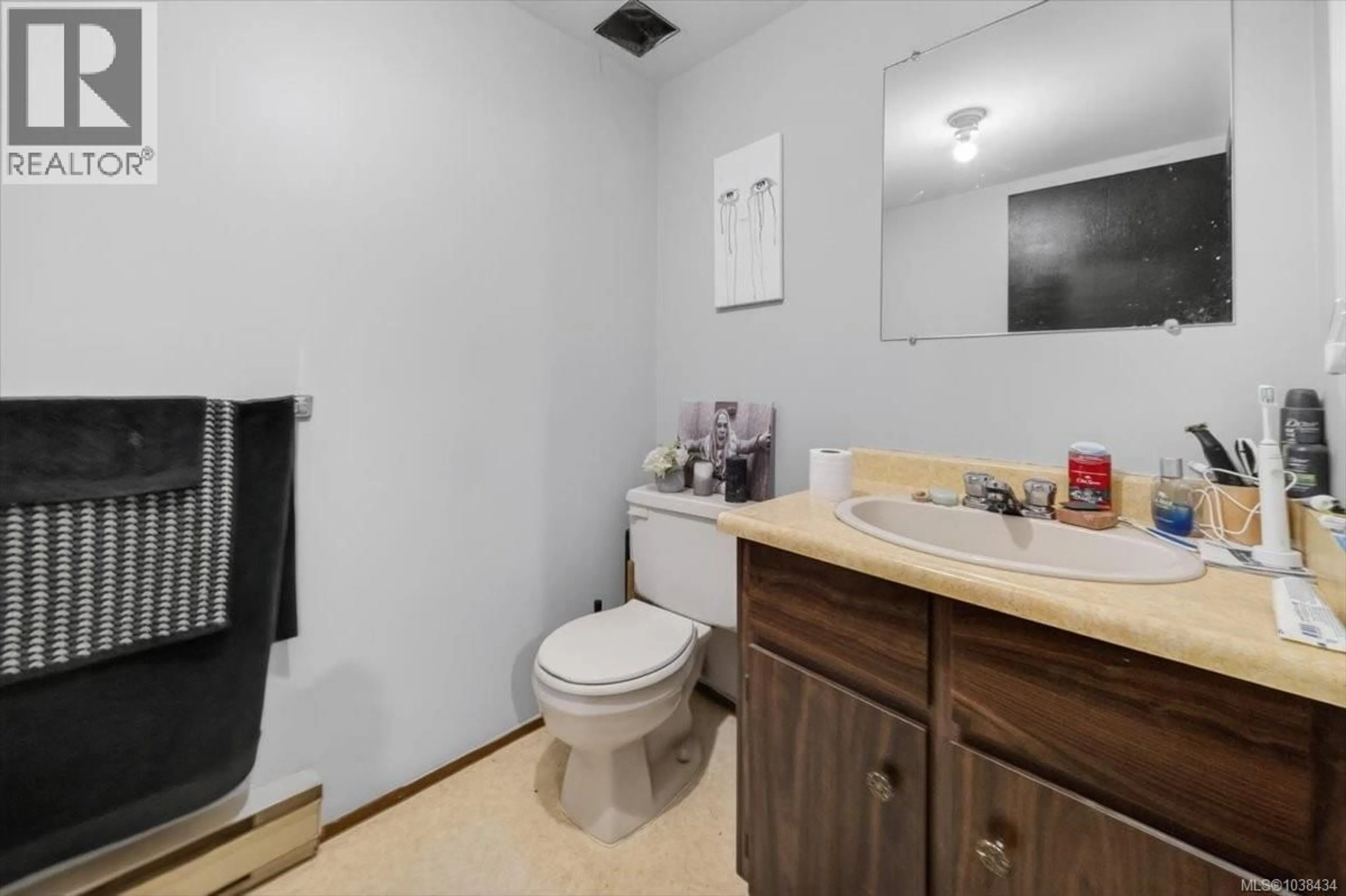 Standard bathroom, unknown for 891 ADMIRALS ROAD, Esquimalt British Columbia V9A2P1