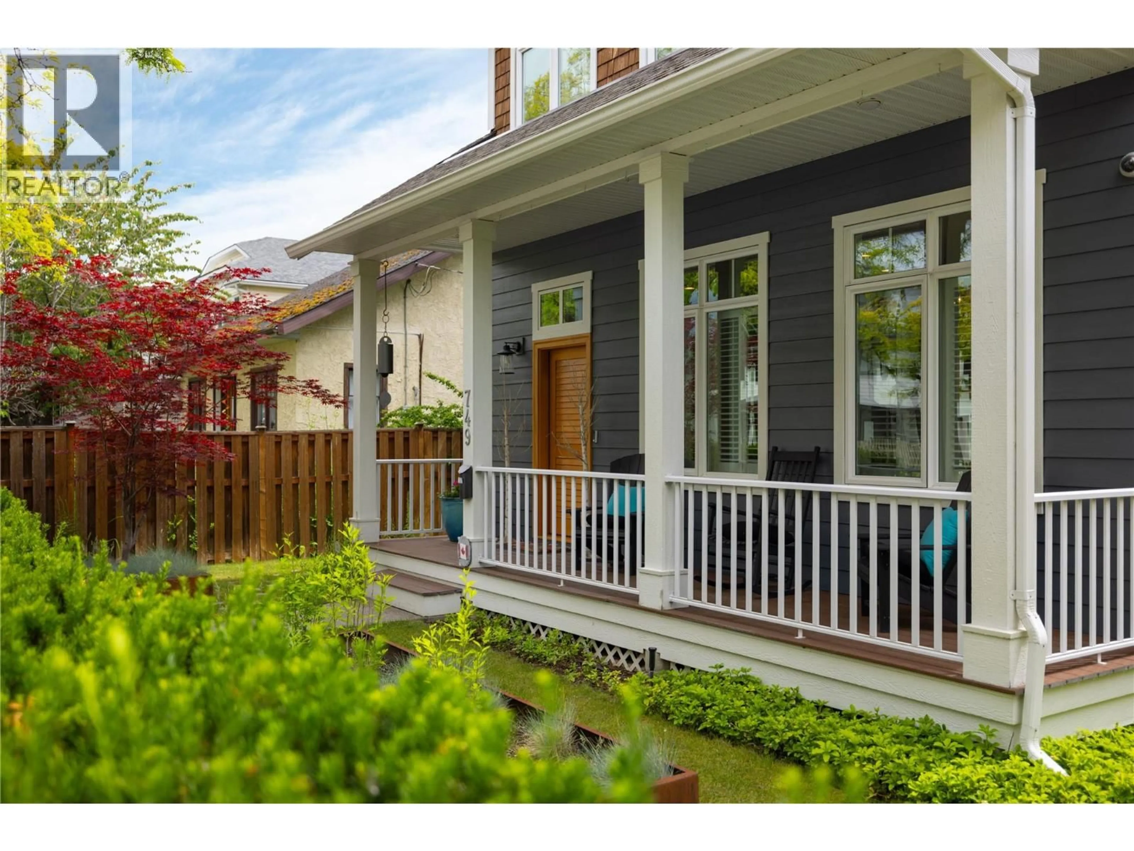 Home with vinyl exterior material, street for 747 & 749 WILSON AVENUE, Kelowna British Columbia V1Y6X8