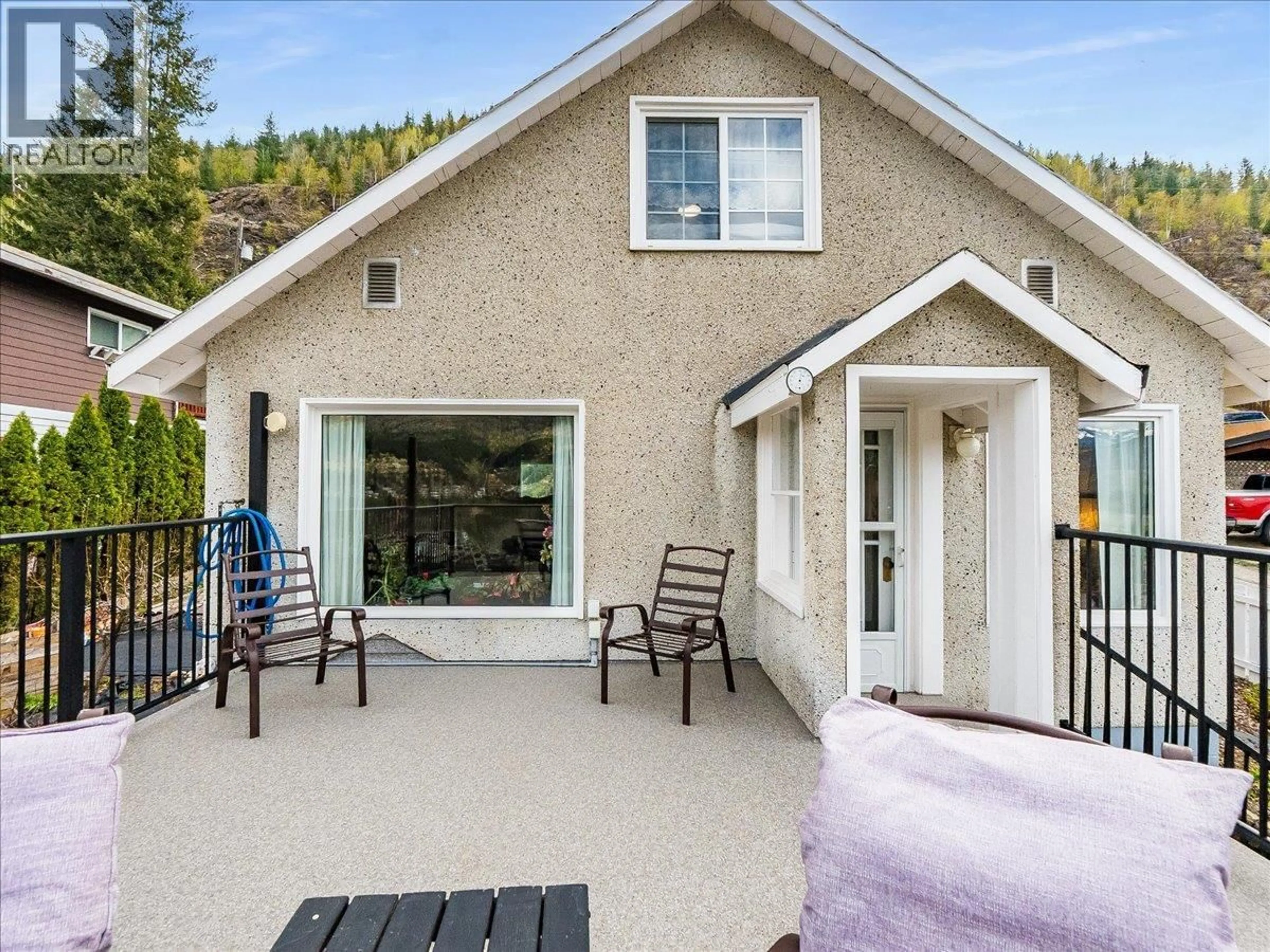 Home with vinyl exterior material, mountain view for 2257 DANIEL STREET, Trail British Columbia V1R4H2