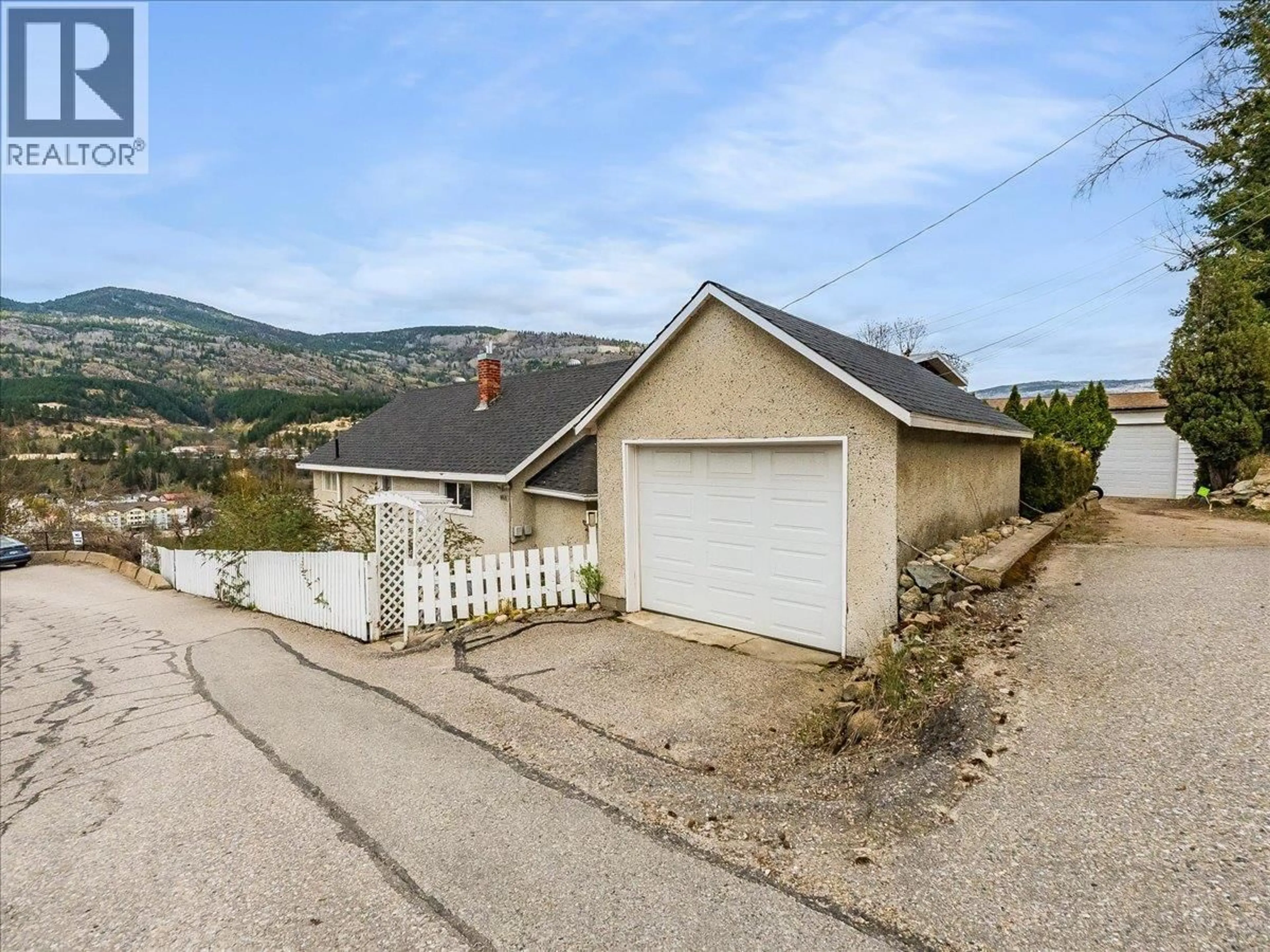 A pic from outside/outdoor area/front of a property/back of a property/a pic from drone, street for 2257 DANIEL STREET, Trail British Columbia V1R4H2