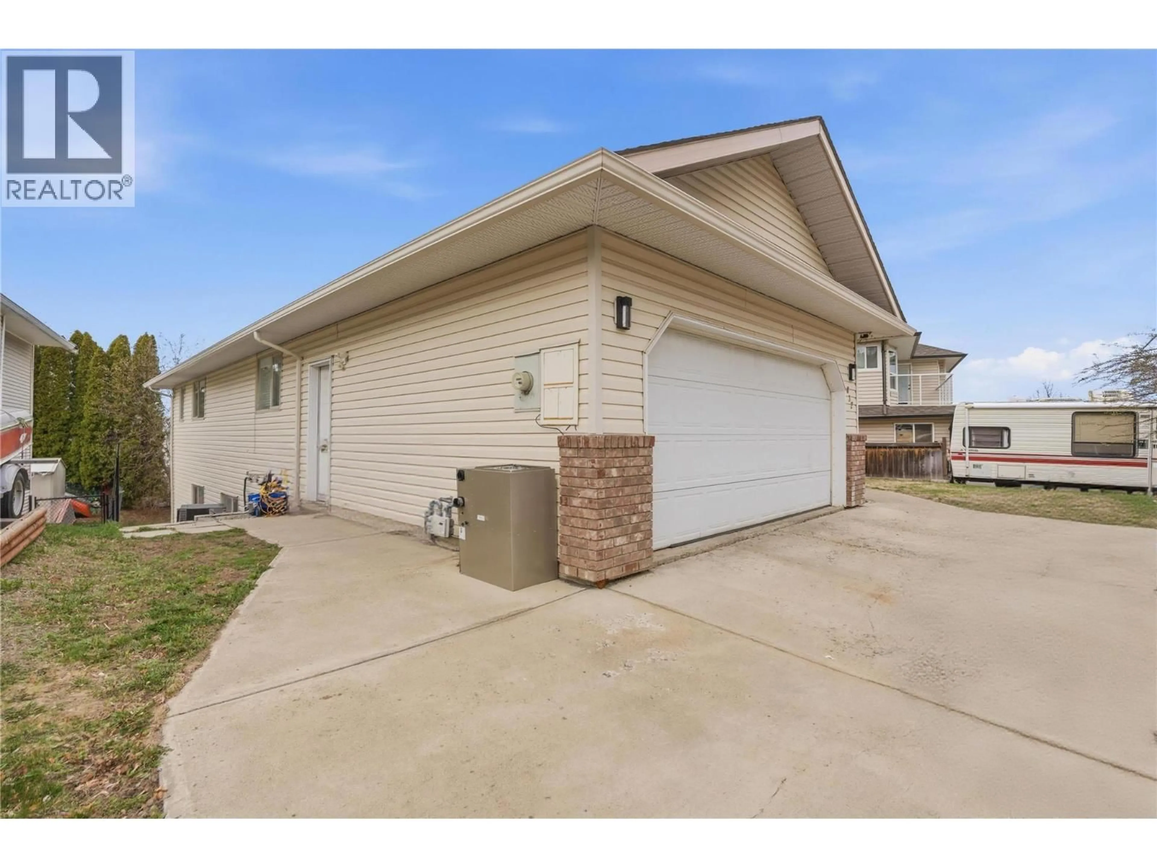 Indoor garage for 832 REGENT CRESCENT, Kamloops British Columbia V1S1X1