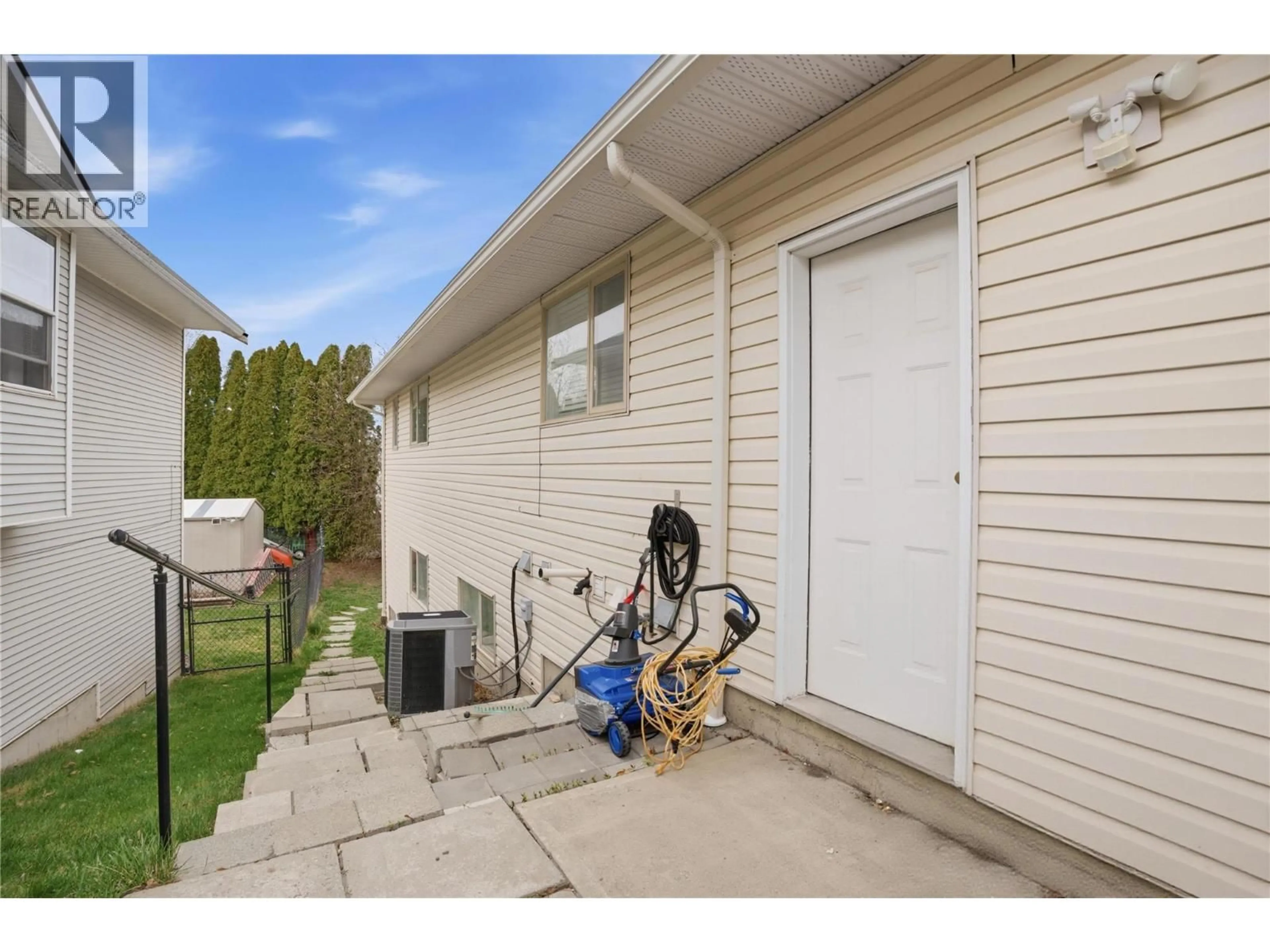 Unknown for 832 REGENT CRESCENT, Kamloops British Columbia V1S1X1