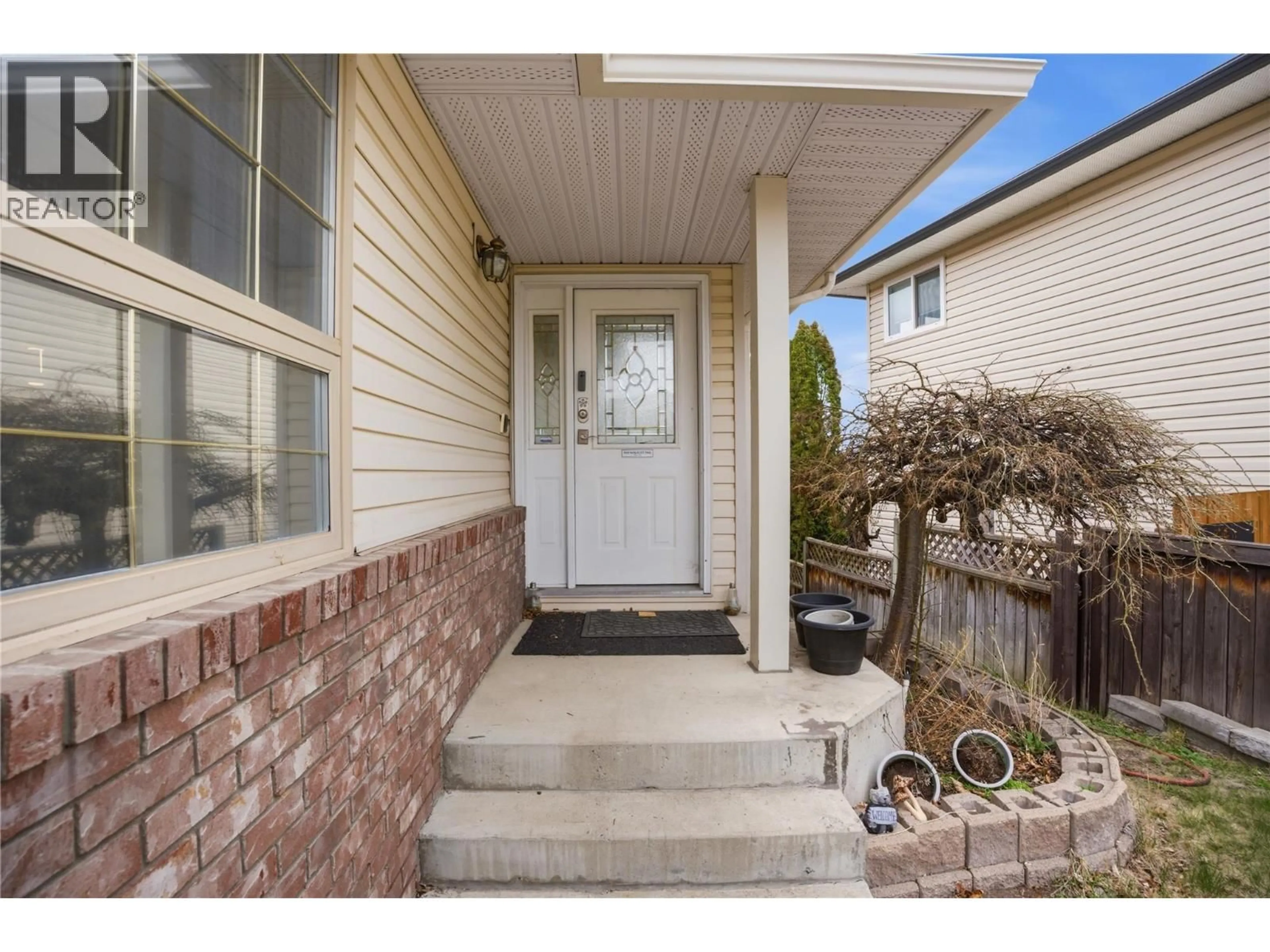 Indoor entryway for 832 REGENT CRESCENT, Kamloops British Columbia V1S1X1