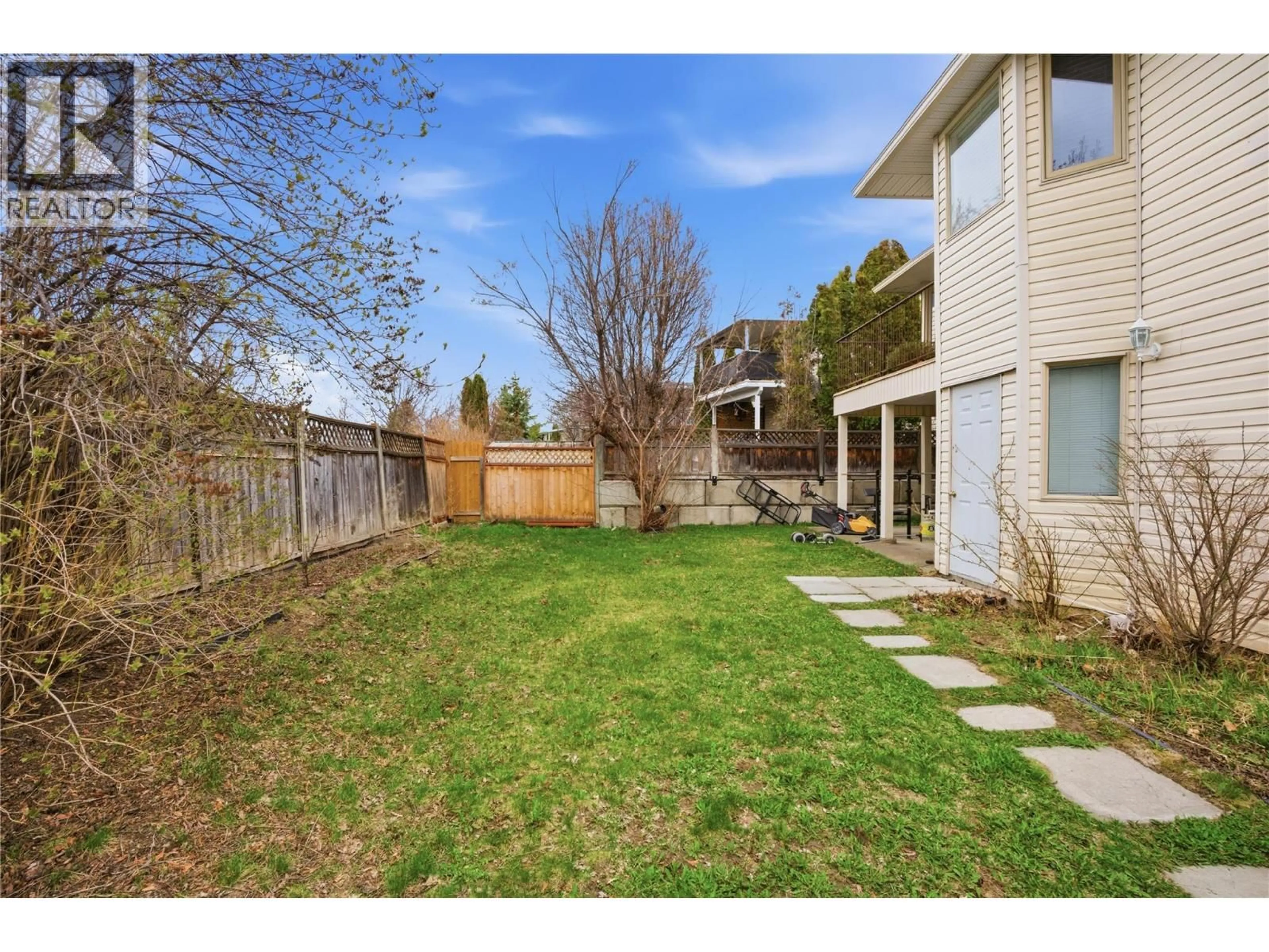 Patio, street for 832 REGENT CRESCENT, Kamloops British Columbia V1S1X1