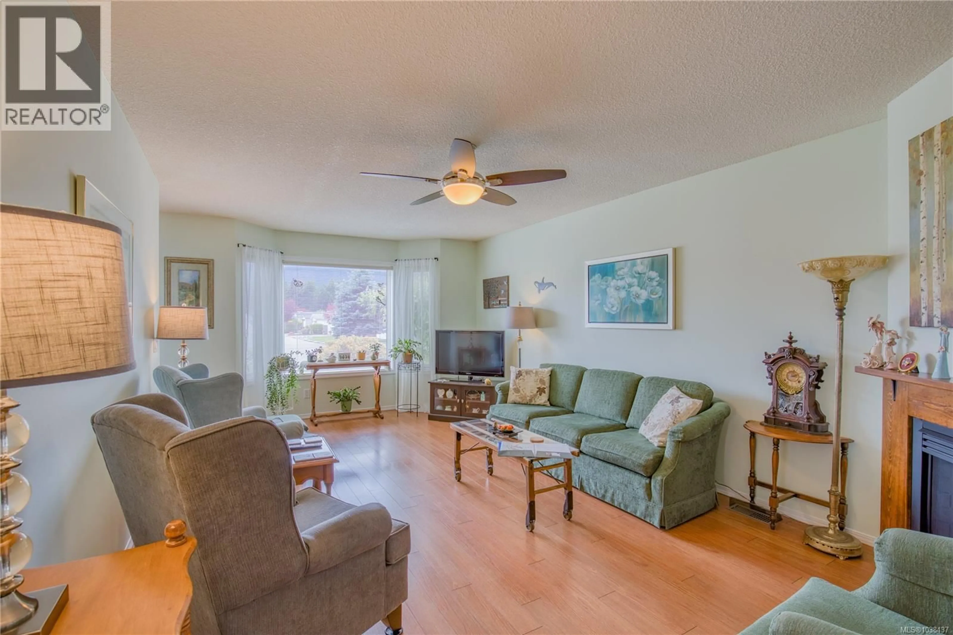 Living room with furniture, wood/laminate floor for 3896 KING ARTHUR DRIVE, Nanaimo British Columbia V9T6B9
