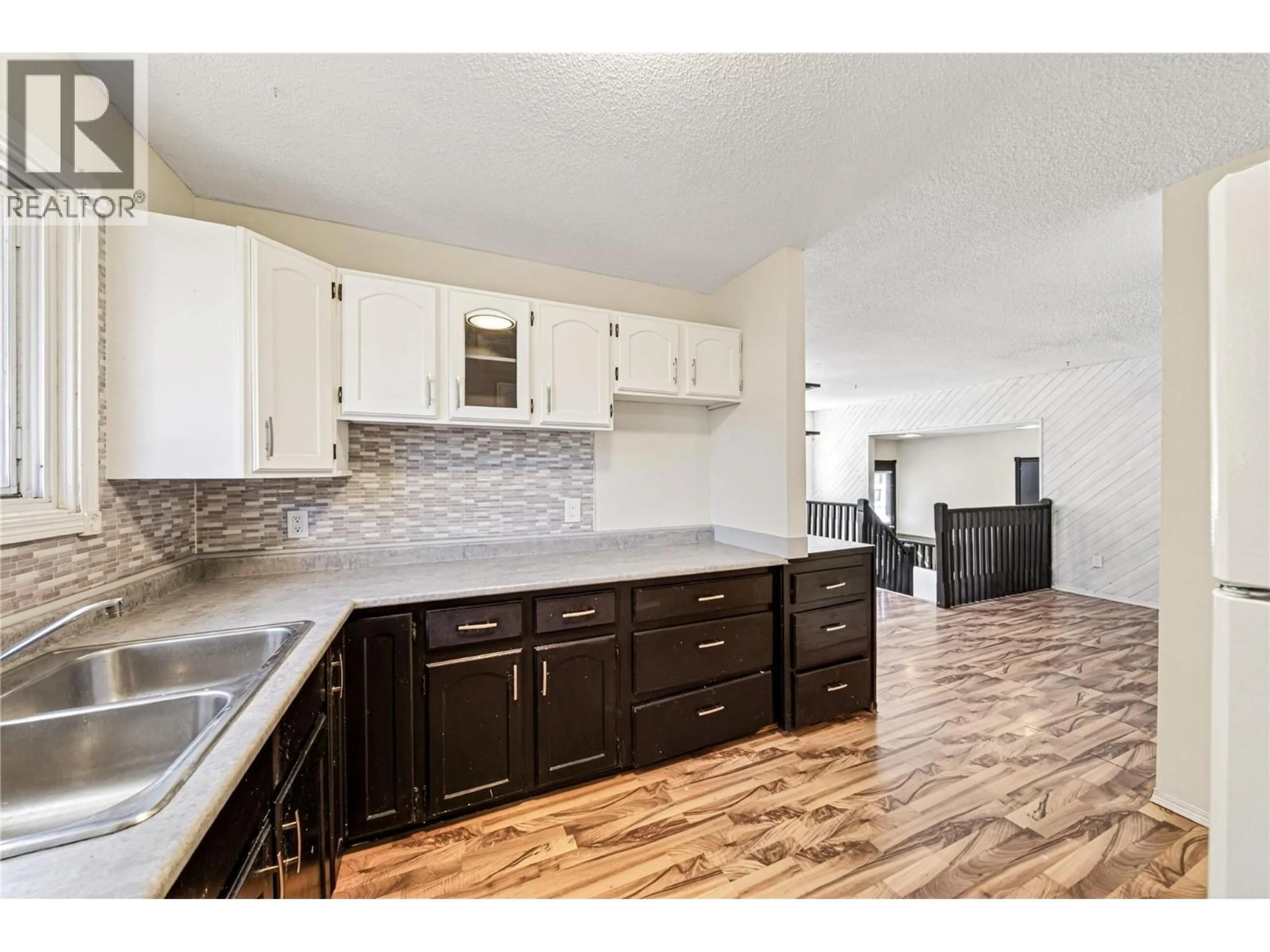 Open concept kitchen, unknown for 311 RED CEDAR DRIVE, Sparwood British Columbia V0B2G0