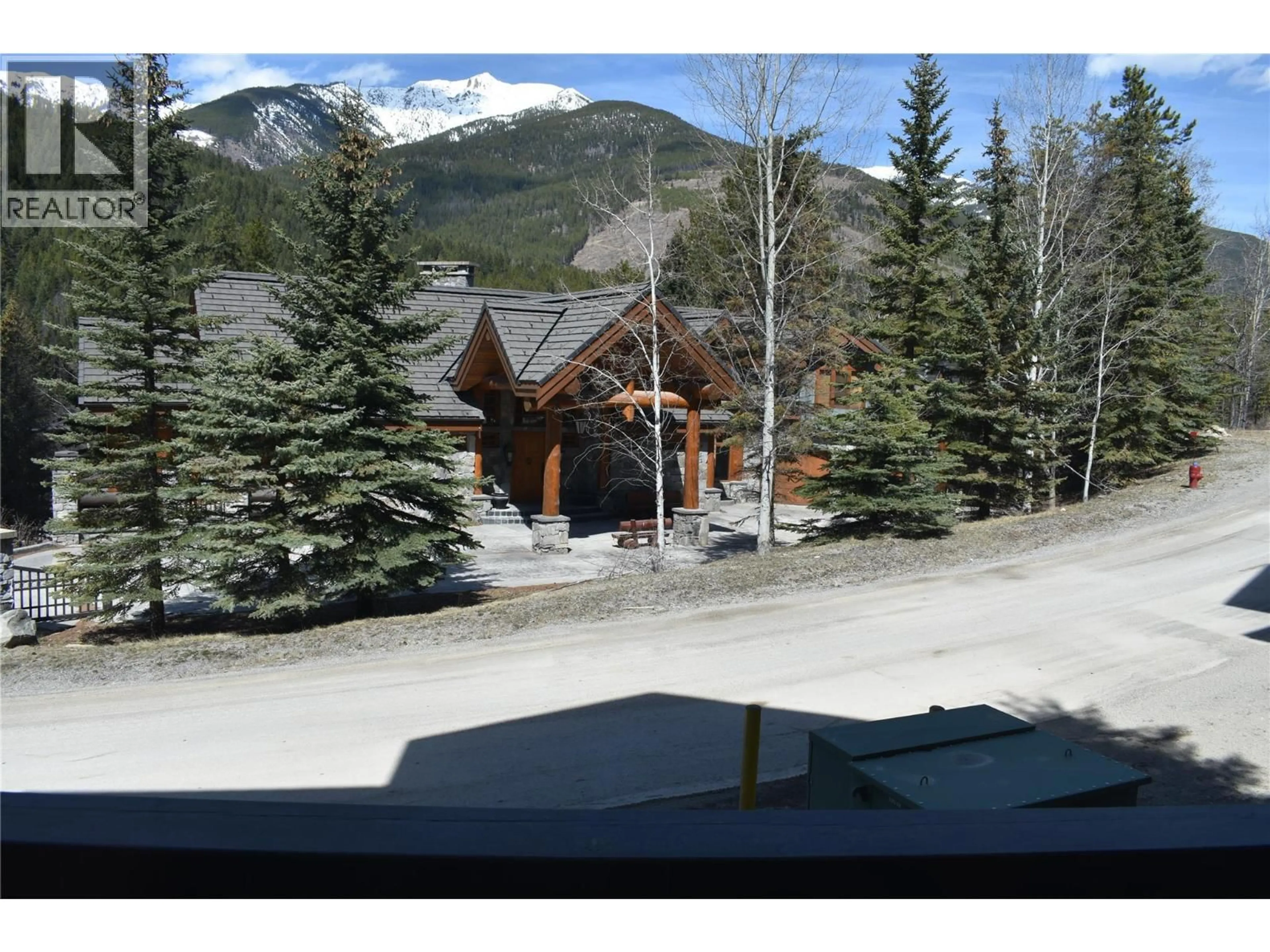 A pic from outside/outdoor area/front of a property/back of a property/a pic from drone, mountain view for 414D - 2049 SUMMIT DRIVE, Panorama British Columbia V0A1T0