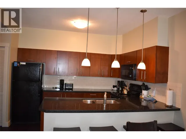 414D - 2049 SUMMIT DRIVE, Panorama 2