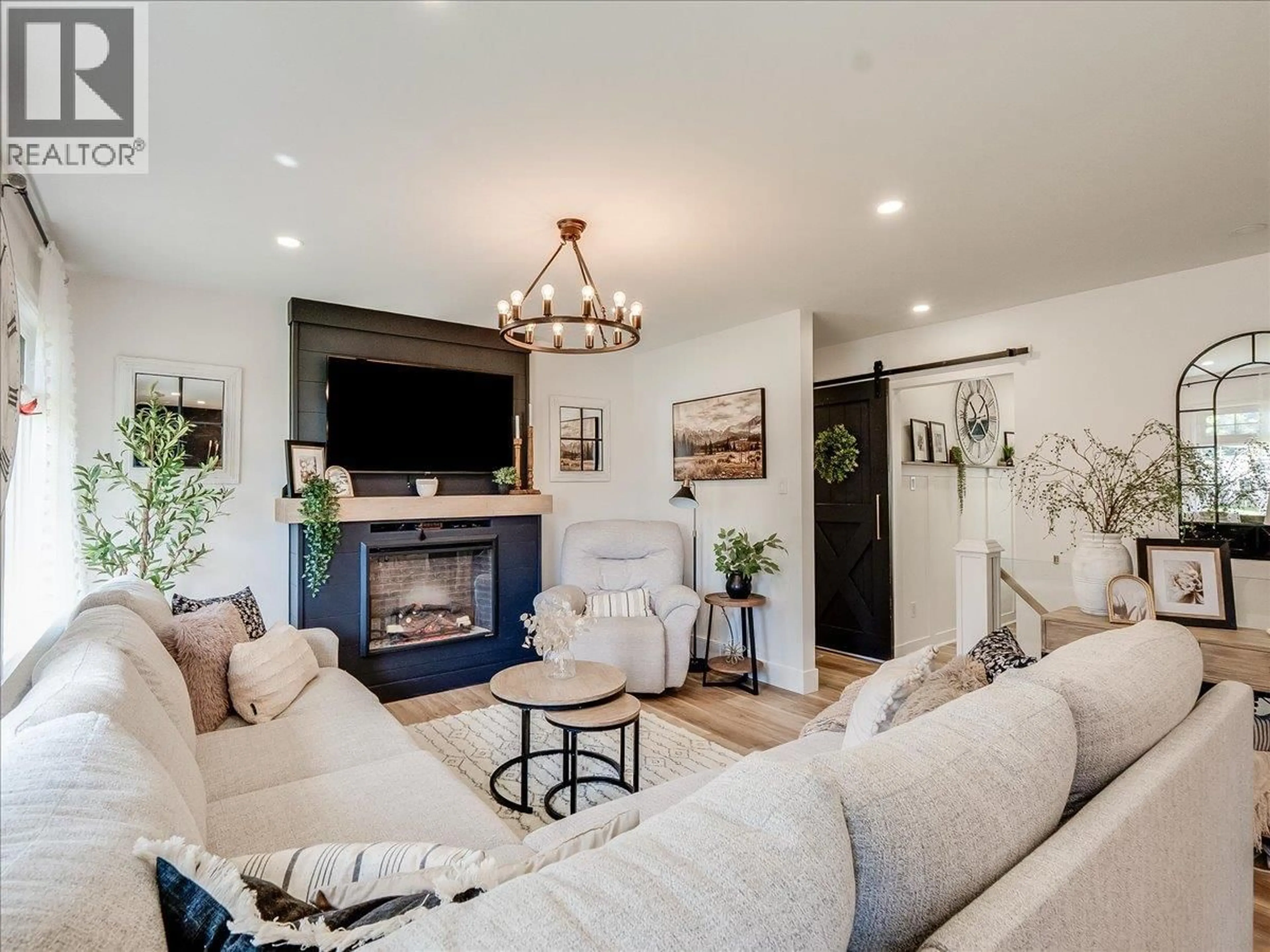 Living room with furniture, unknown for 3461 ASTER DRIVE, Trail British Columbia V1R2X2