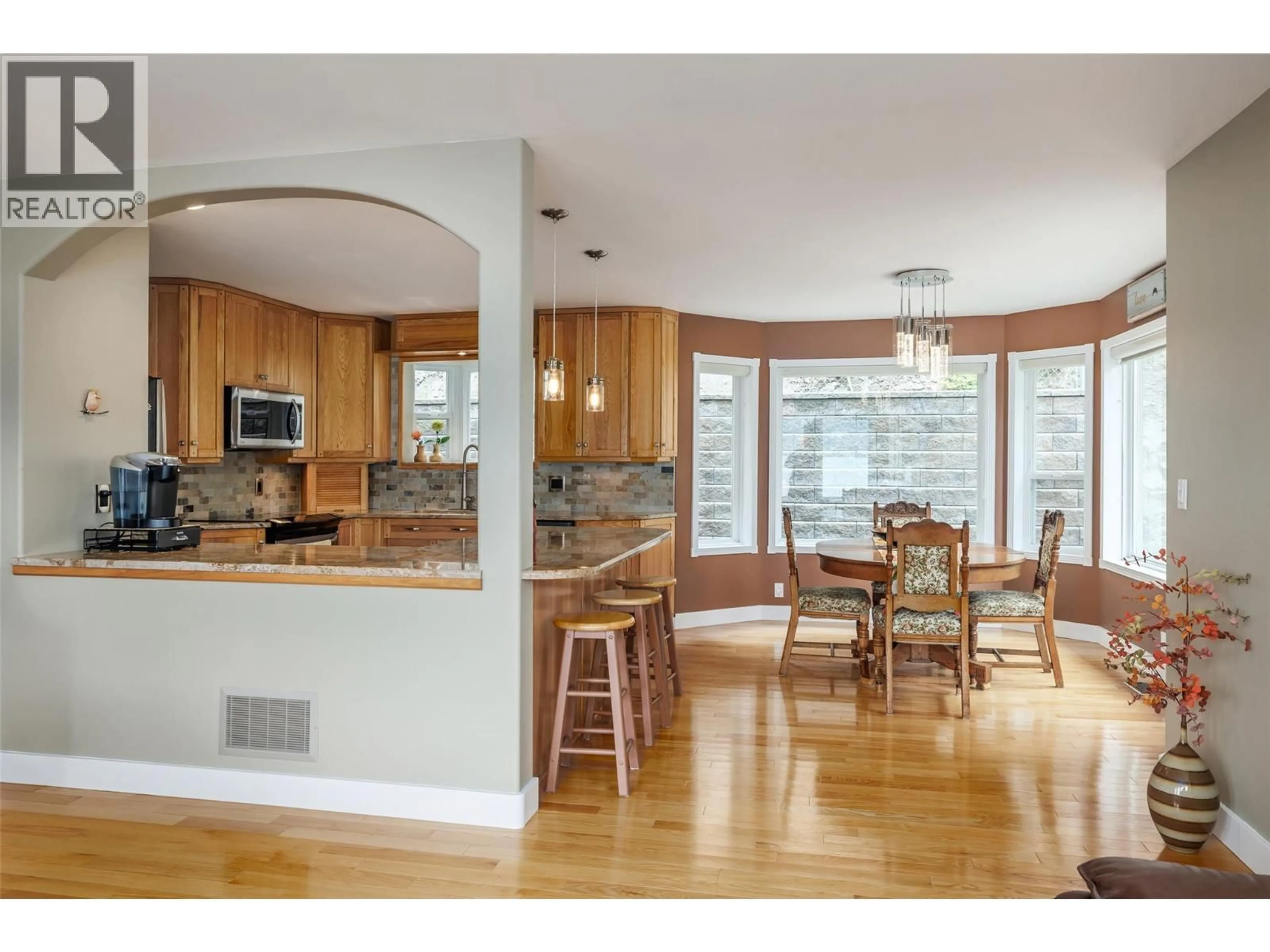 Open concept kitchen, wood/laminate floor for 17824 JUNIPER COVE ROAD, Lake Country British Columbia V4V1B8