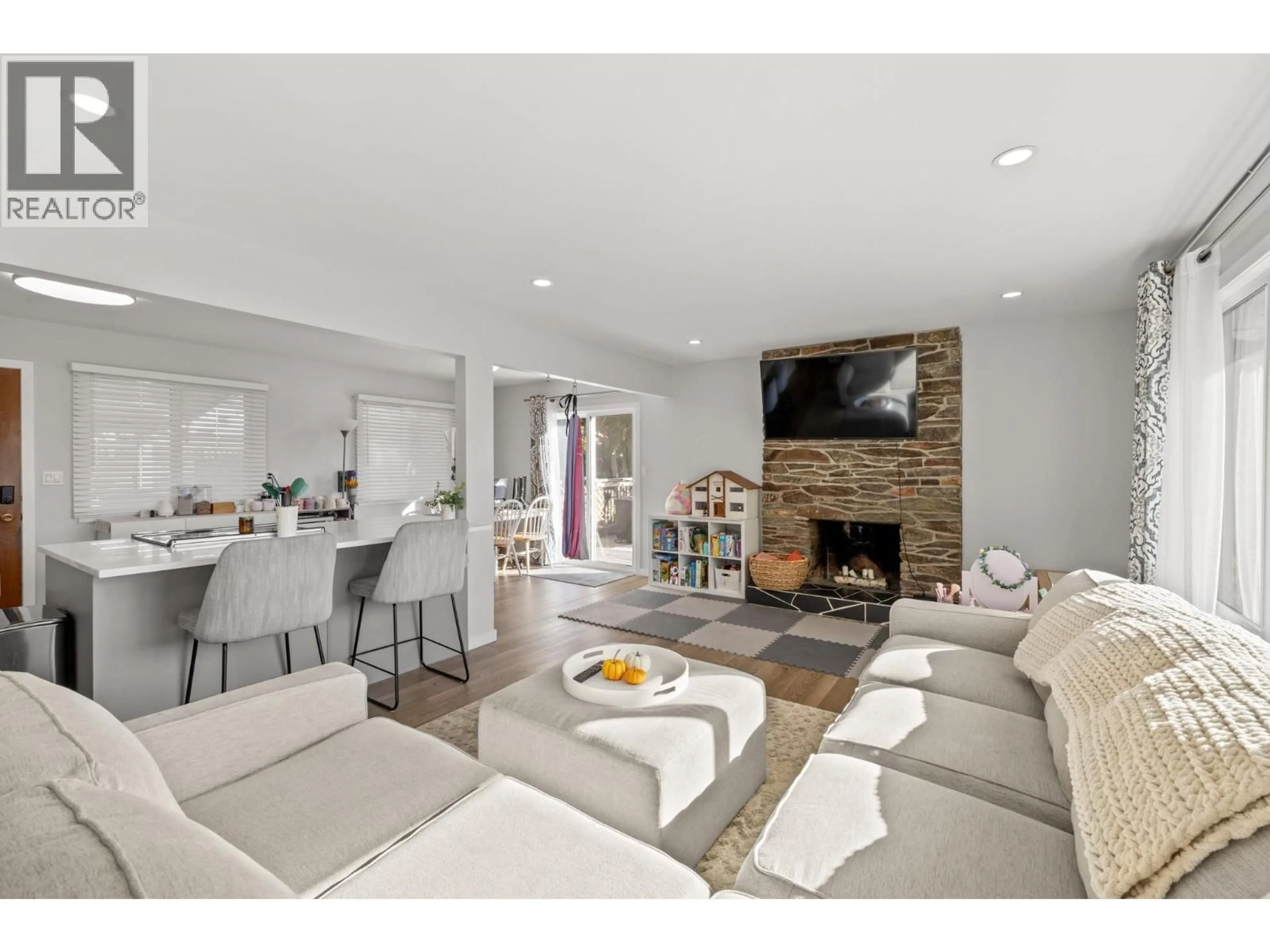 Open concept kitchen, unknown for 1390 MOUNTAIN AVENUE, Kelowna British Columbia V1Y7H4