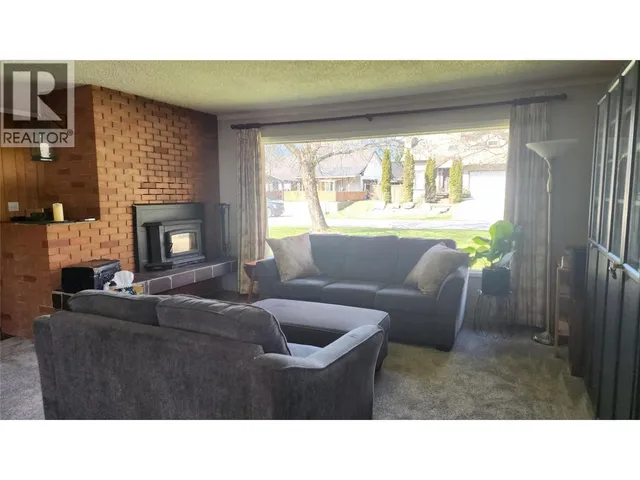 119 2ND AVENUE NORTHWEST, Nakusp 4