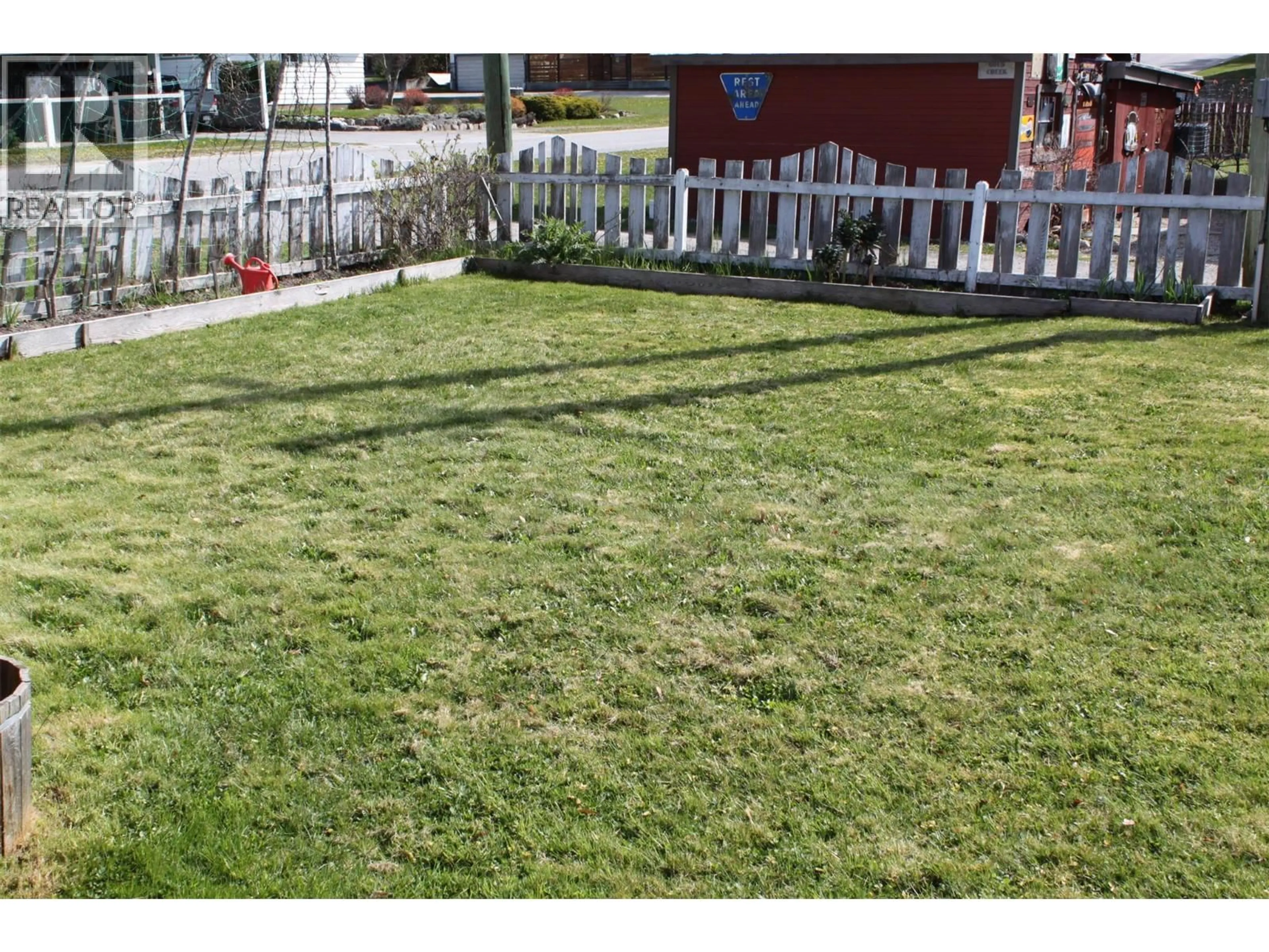 A pic from outside/outdoor area/front of a property/back of a property/a pic from drone, street for 119 2ND AVENUE NORTHWEST, Nakusp British Columbia V0G1R0