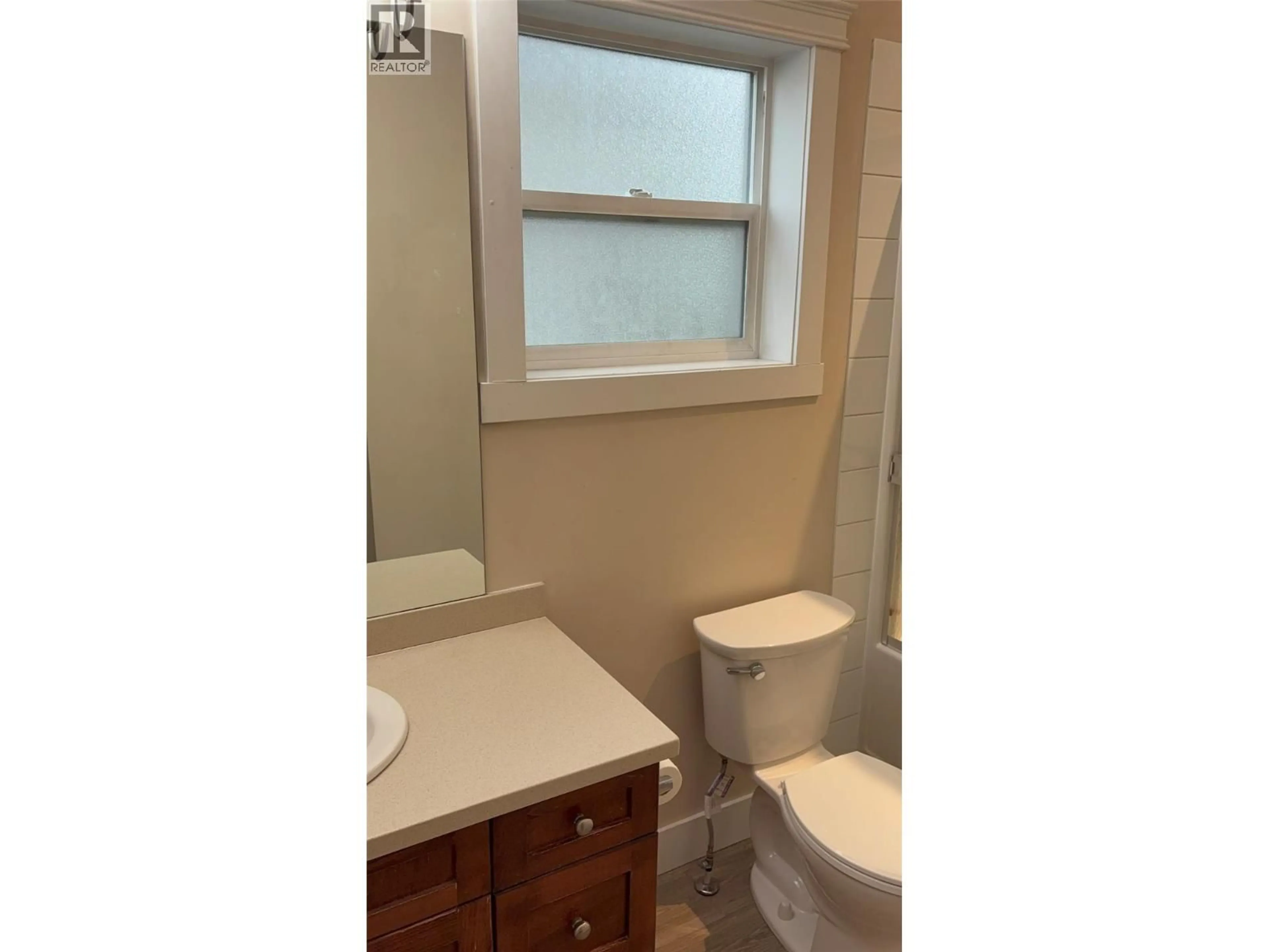Standard bathroom, unknown for 425 TAYLOR ROAD, Kelowna British Columbia V1X4G3