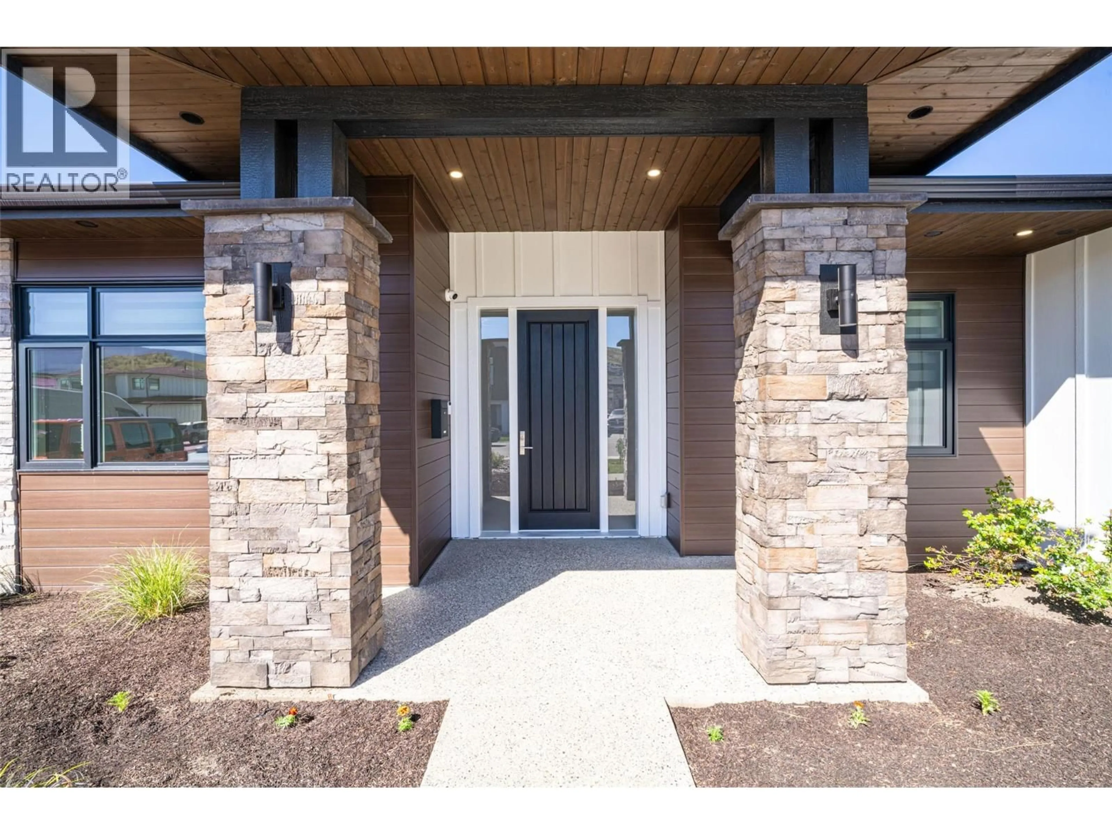 Indoor entryway for 950 MT GRIFFIN ROAD, Vernon British Columbia V1B0A5