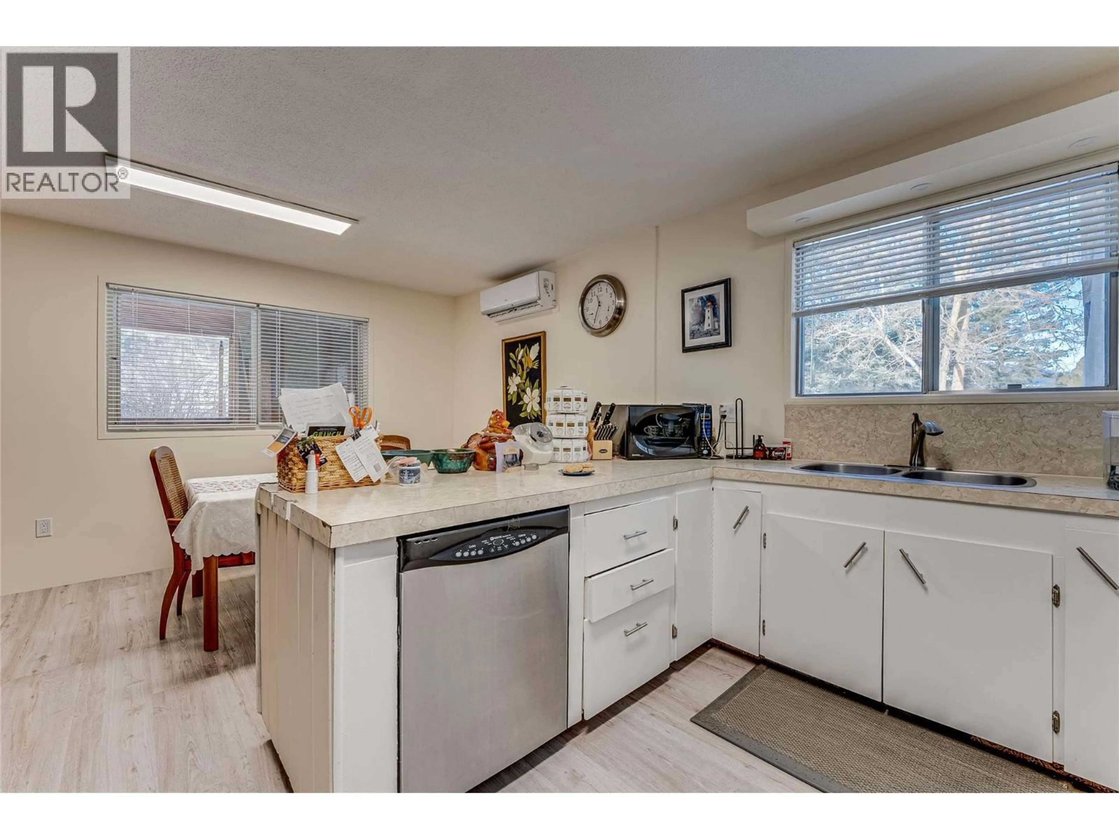 Standard kitchen, unknown for 2860 HIGHWAY 97 NORTH OTHER, Falkland British Columbia V4Y0X3