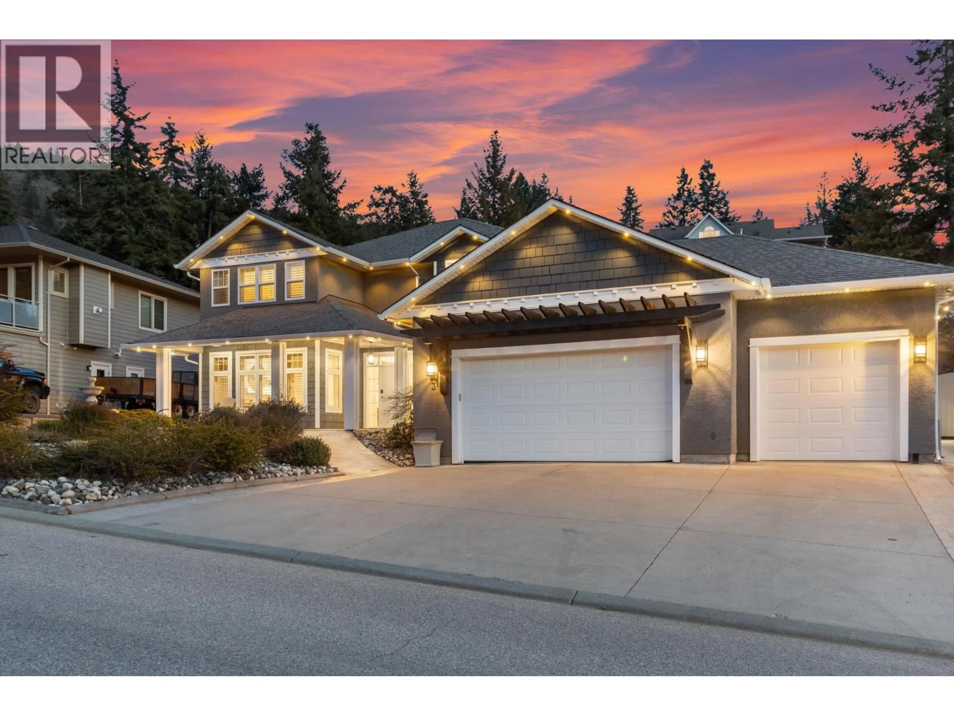 Home with vinyl exterior material, street for 31 - 40 KESTREL PLACE, Vernon British Columbia V1H1S6