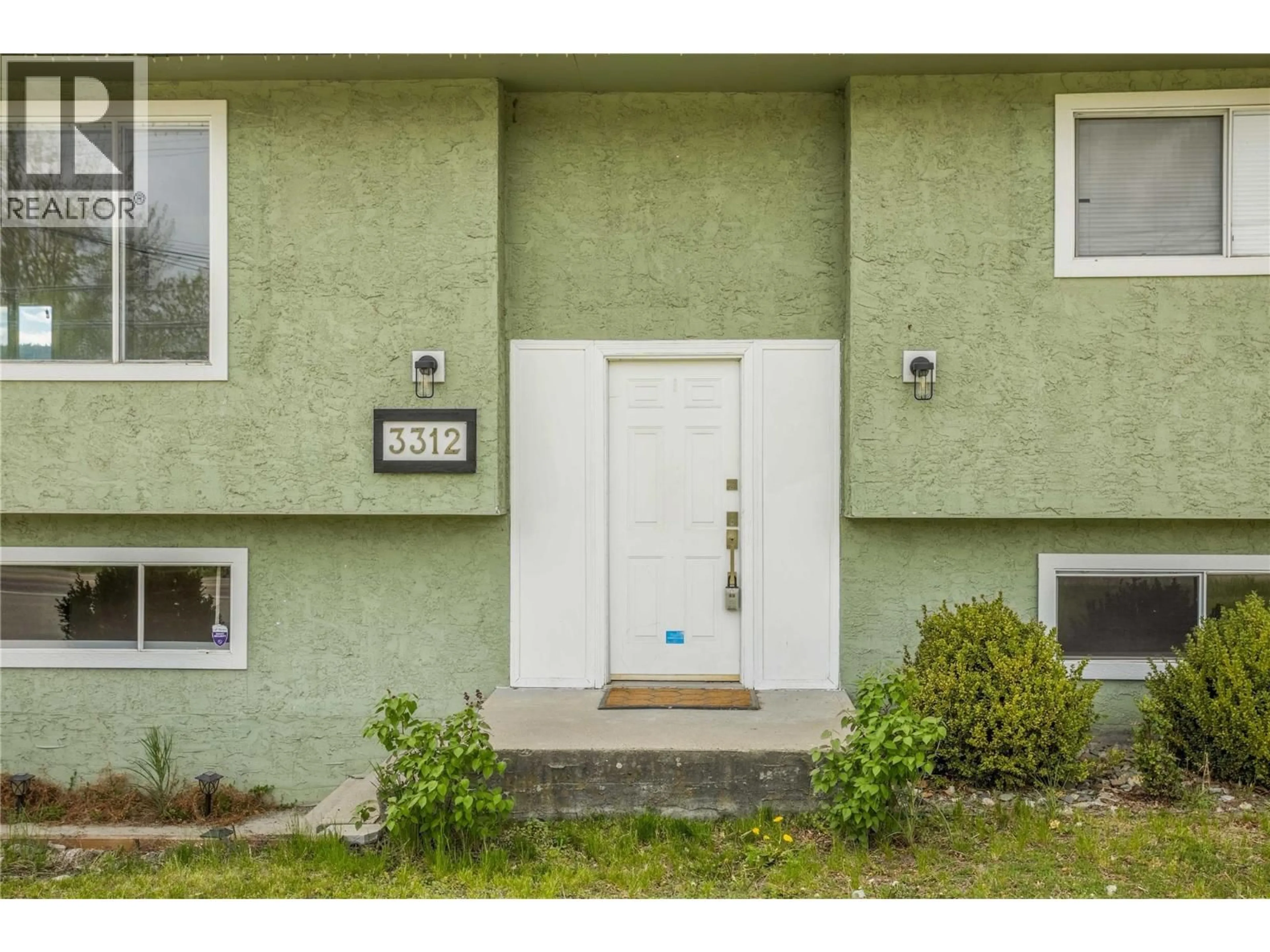Home with vinyl exterior material, street for 3312 OLD OKANAGAN HIGHWAY, West Kelowna British Columbia V4T1N2