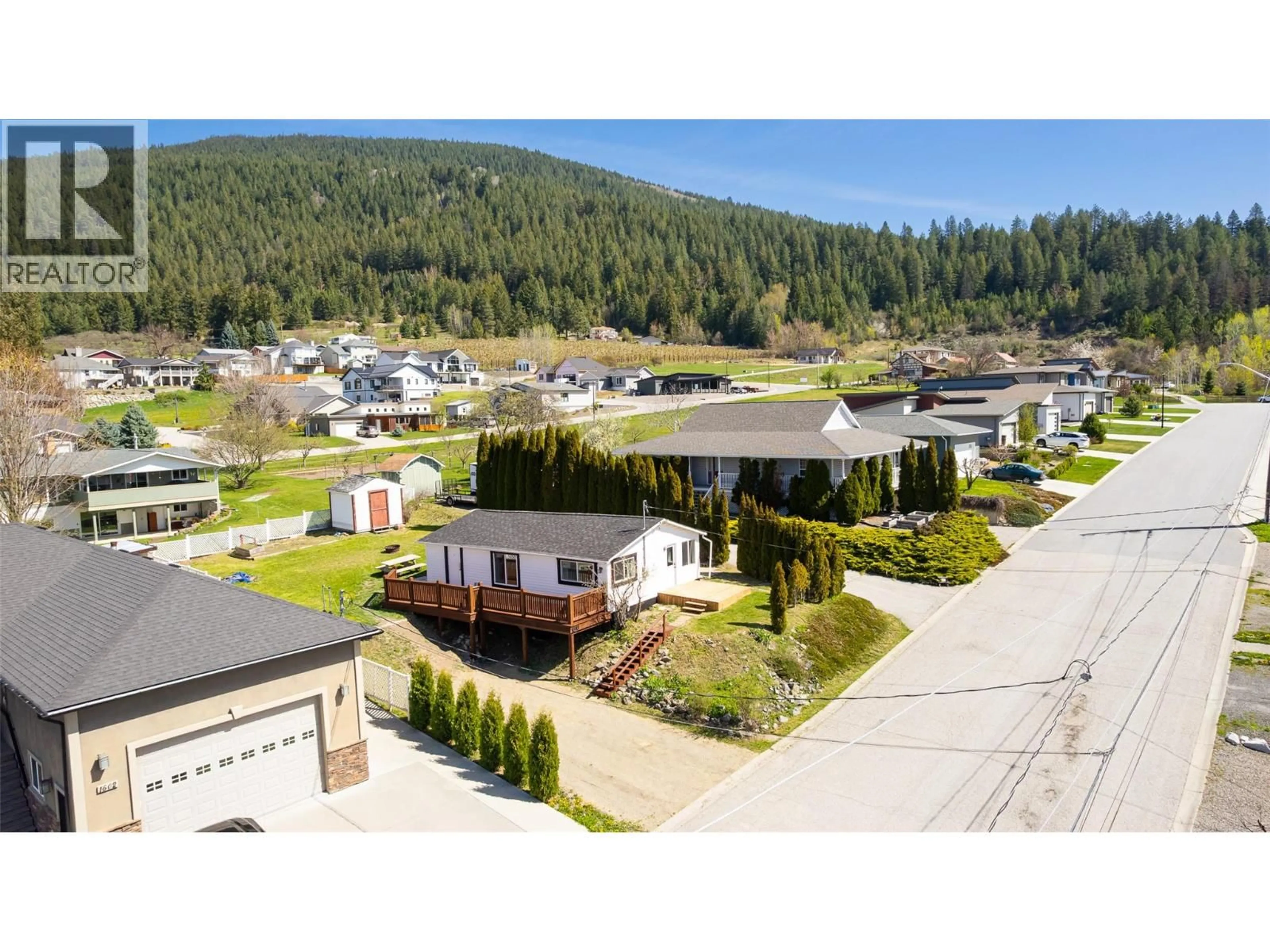 A pic from outside/outdoor area/front of a property/back of a property/a pic from drone, mountain view for 1610 MURDOCH STREET, Creston British Columbia V0B1G5