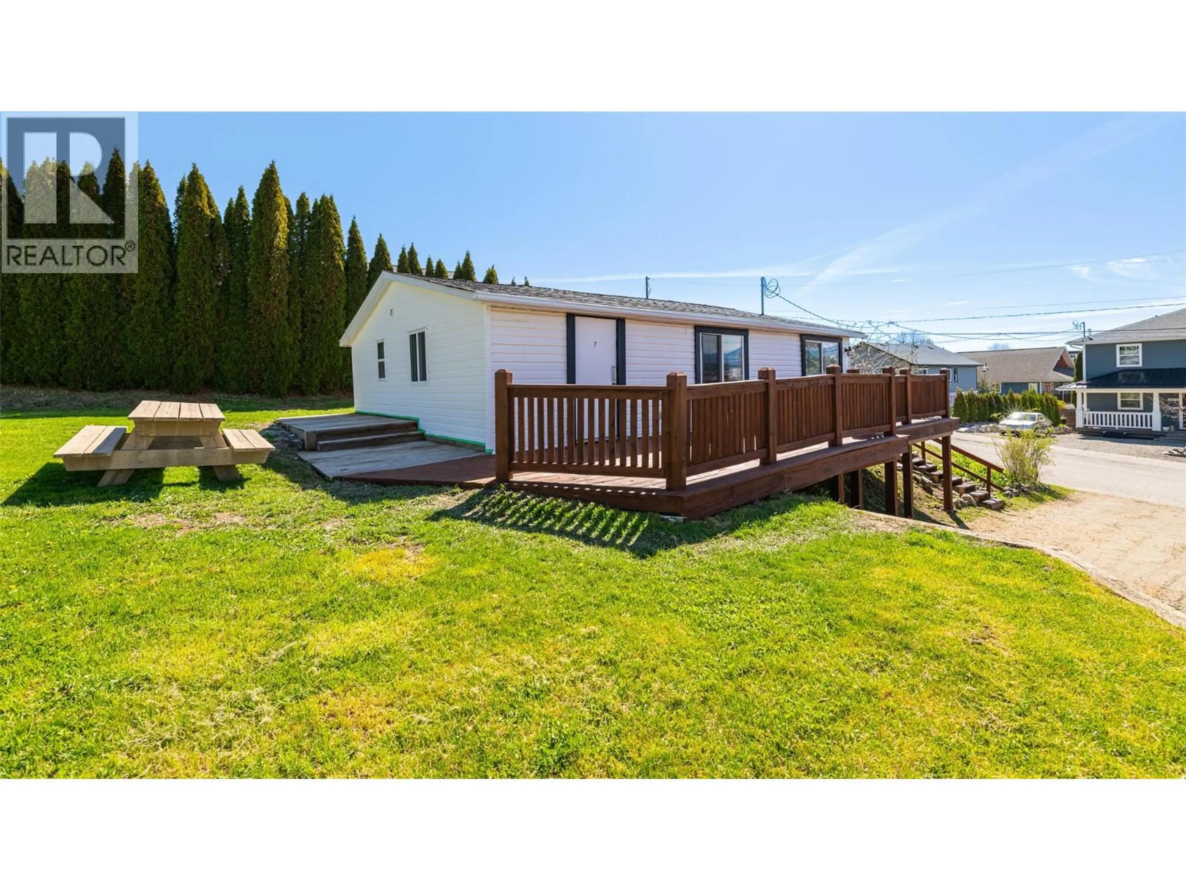 A pic from outside/outdoor area/front of a property/back of a property/a pic from drone, water/lake/river/ocean view for 1610 MURDOCH STREET, Creston British Columbia V0B1G5