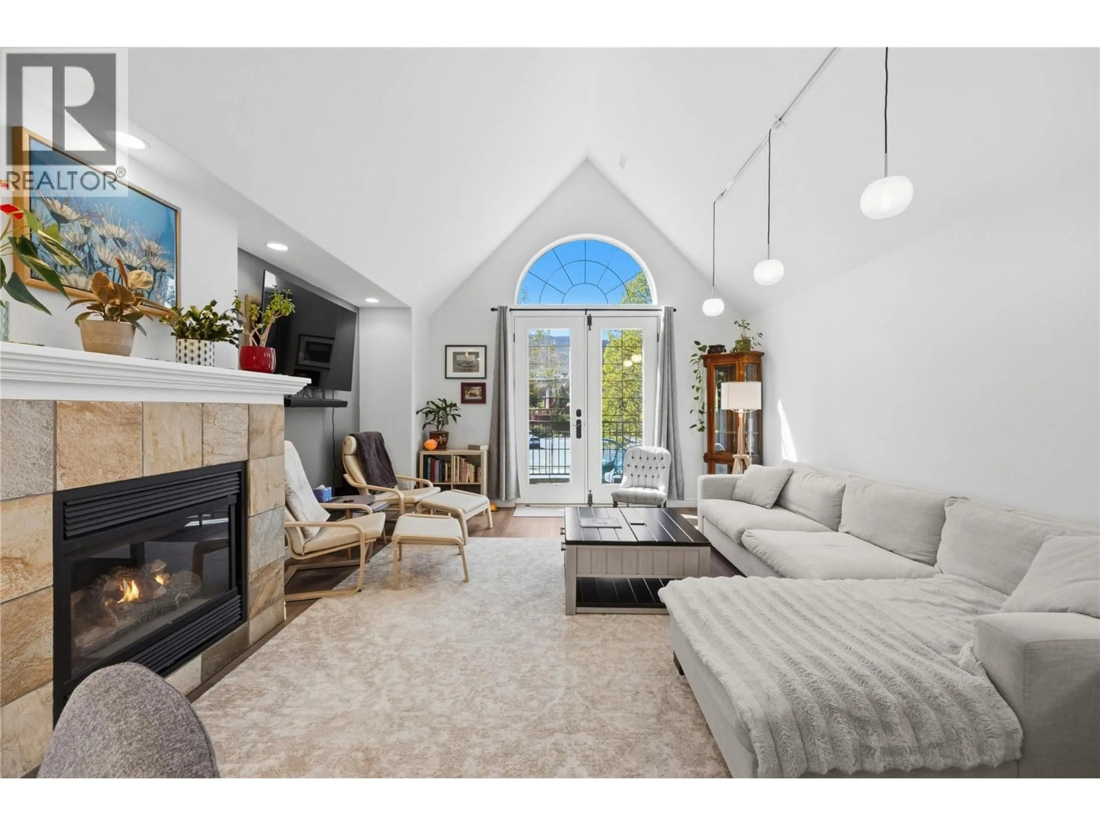 Living room with furniture, unknown for 201 - 1065 CHURCHILL AVENUE, Penticton British Columbia V2A9A7