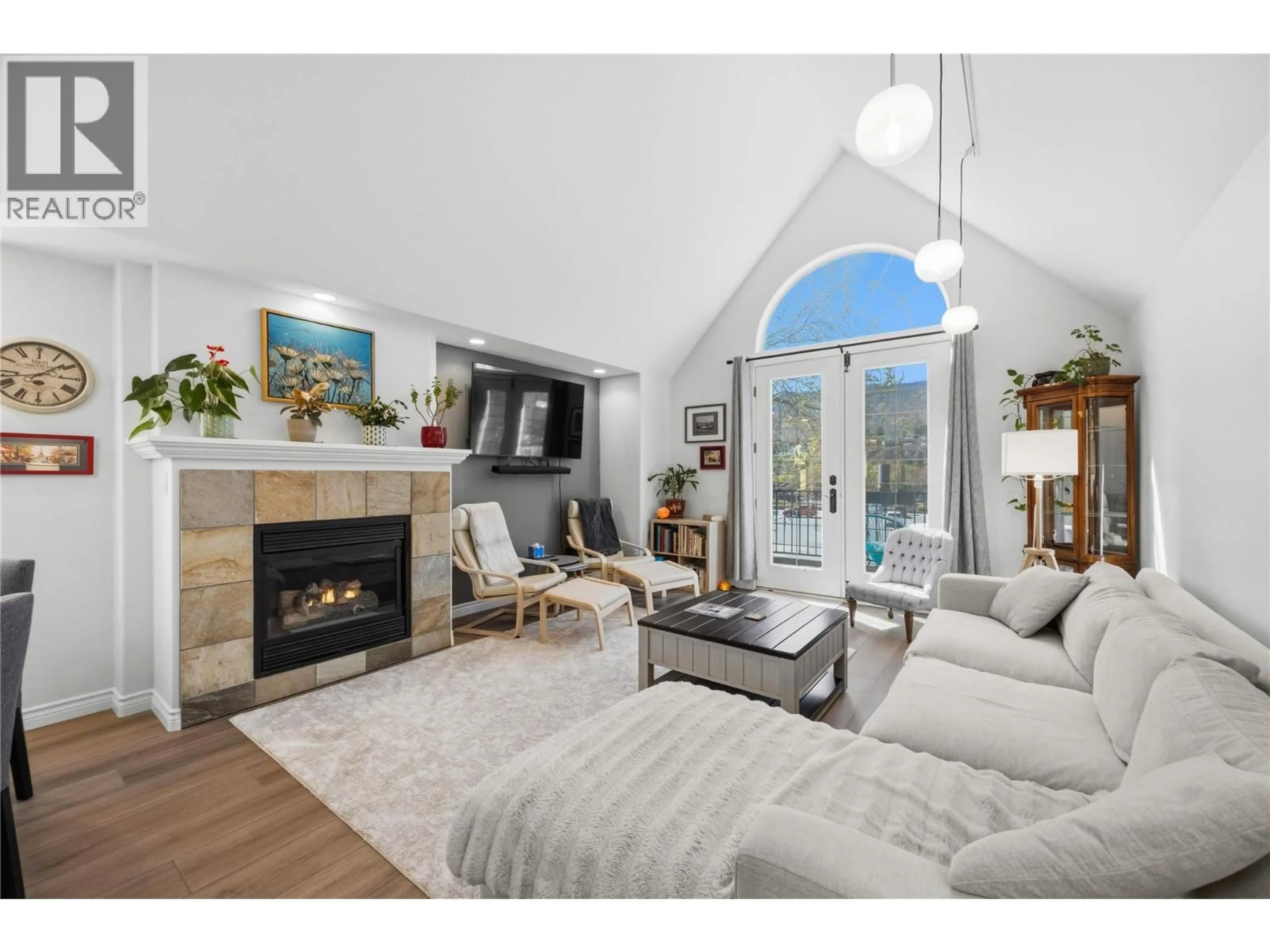 Living room with furniture, unknown for 201 - 1065 CHURCHILL AVENUE, Penticton British Columbia V2A9A7