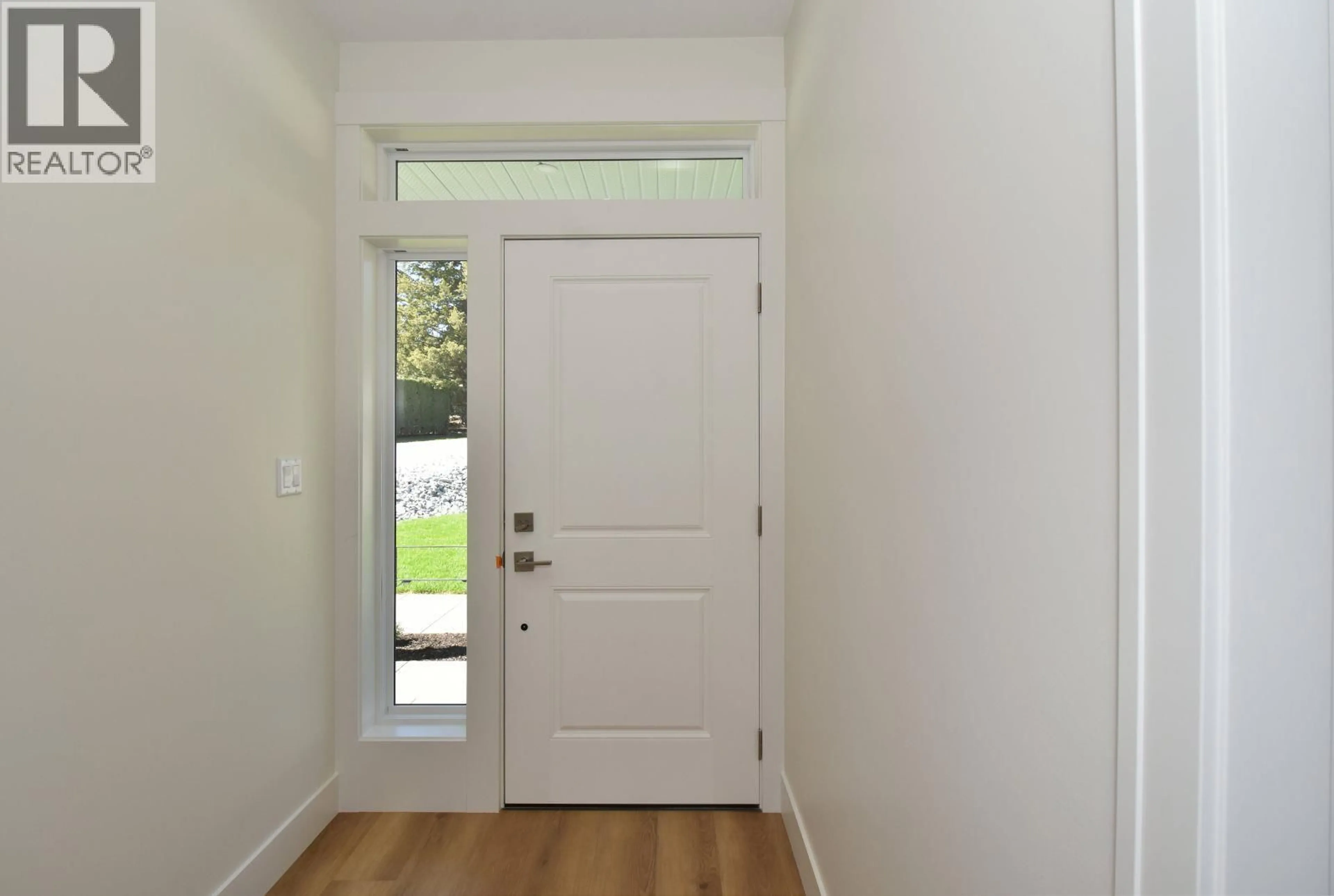 Indoor entryway for 2799 MOUNTVIEW DRIVE, Blind Bay British Columbia V0E1H1