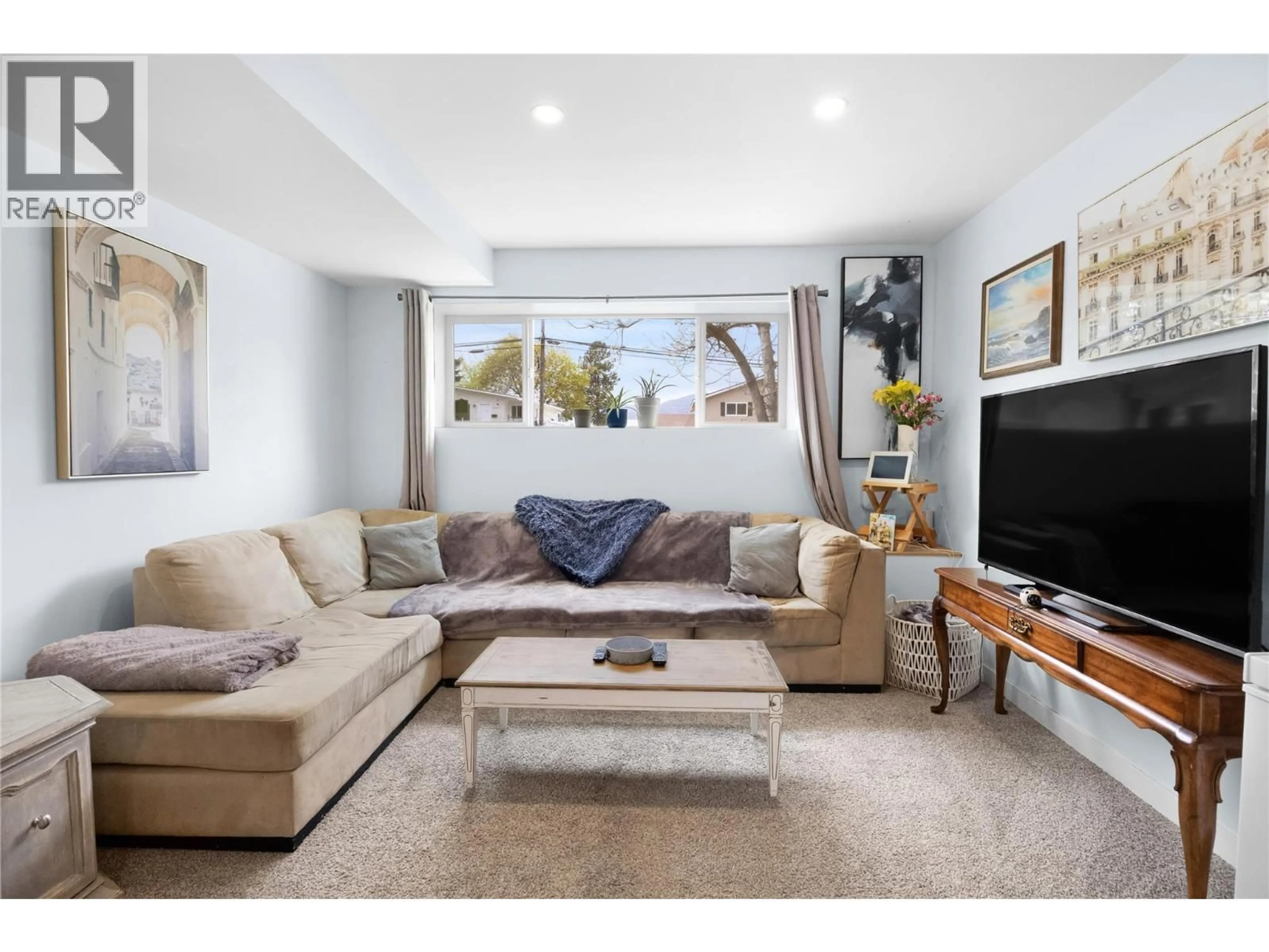 Living room with furniture, unknown for 1472 COLUMBIA STREET, Penticton British Columbia V2A3X8