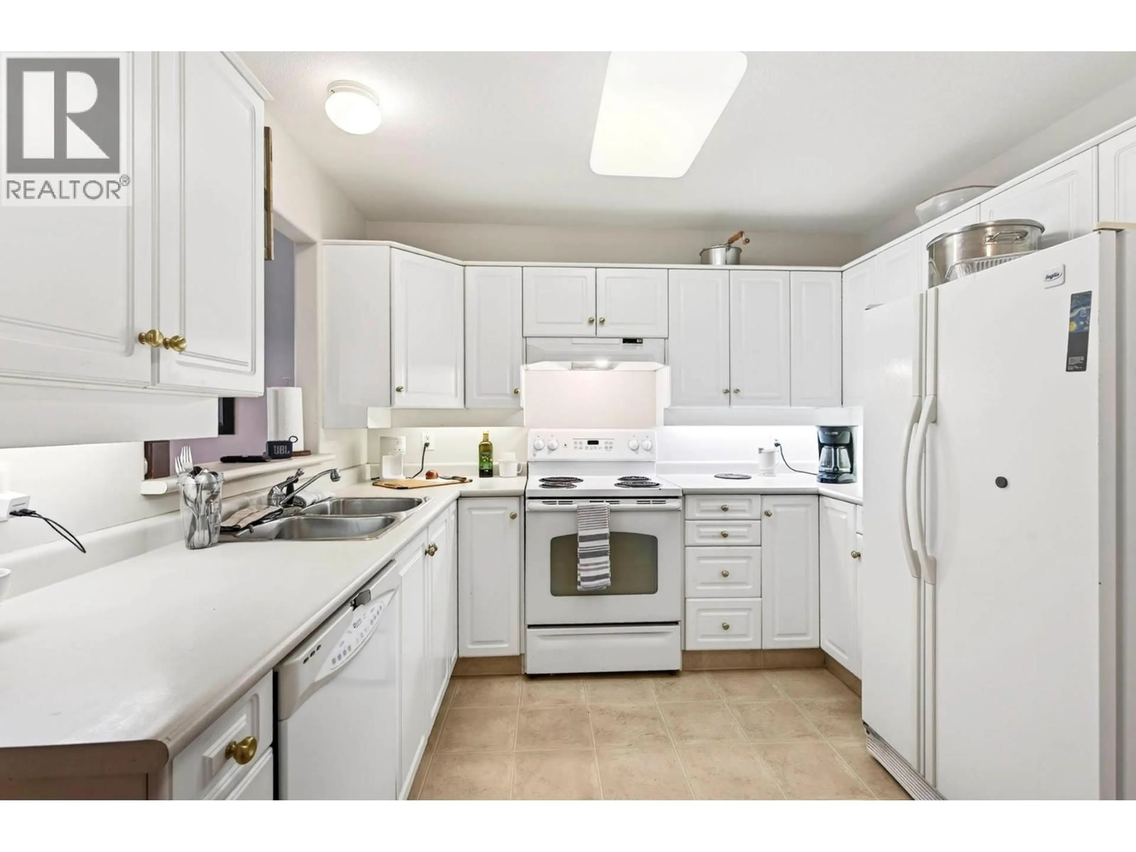 Standard kitchen, ceramic/tile floor for 209 - 490 LORNE STREET, Kamloops British Columbia V2C1W3