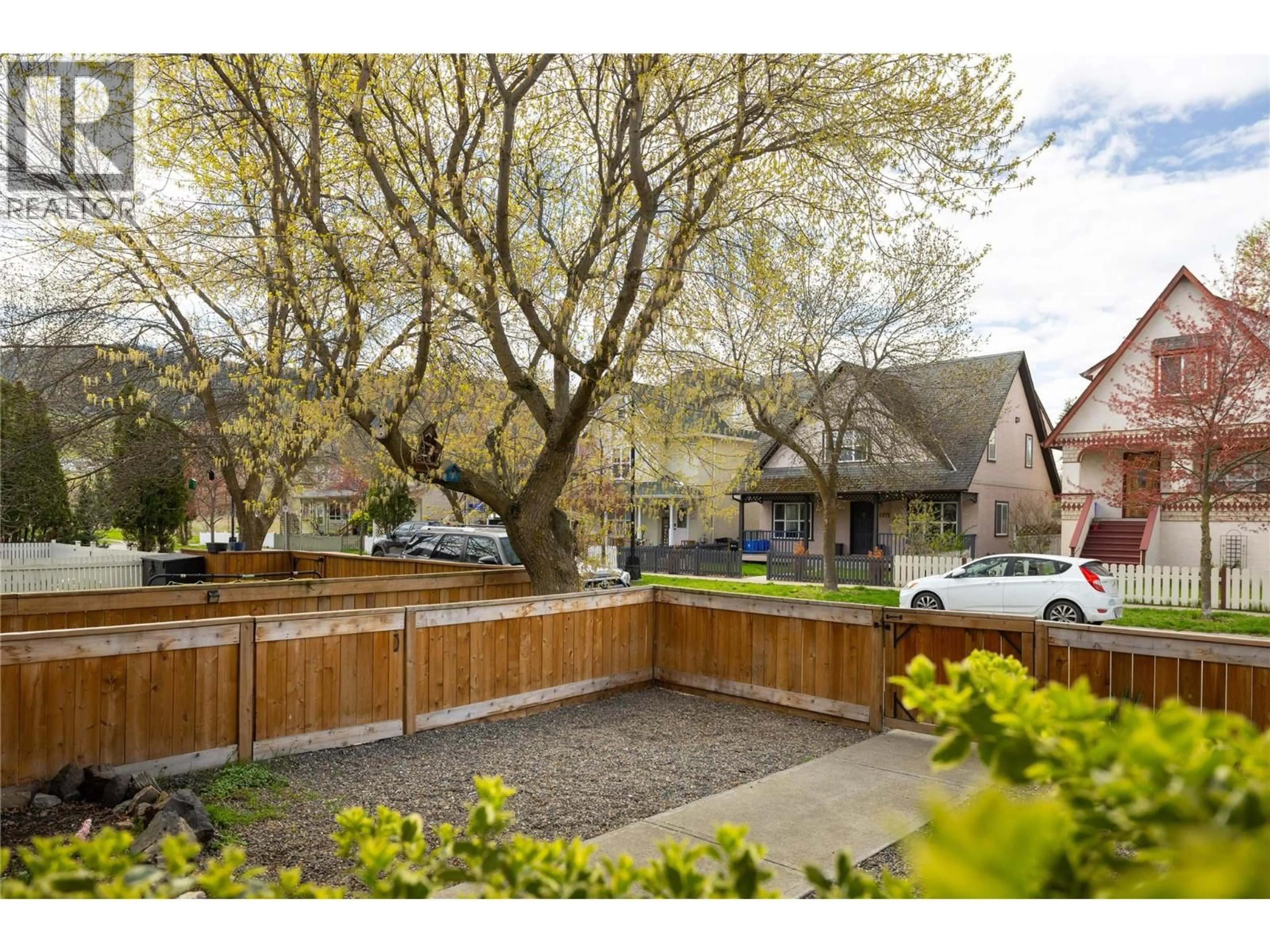 A pic from outside/outdoor area/front of a property/back of a property/a pic from drone, street for 6972 CUMMINS ROAD, Vernon British Columbia V1H1X9