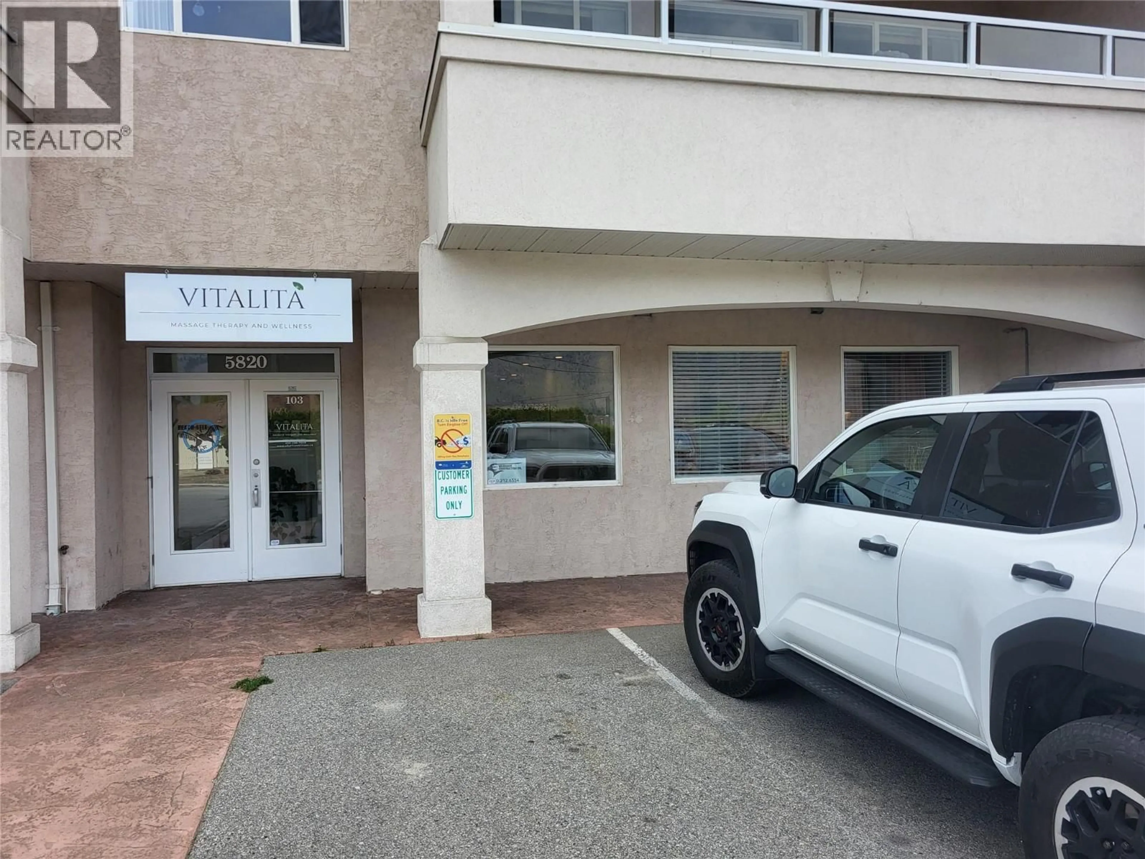 Indoor foyer for 101-104 - 5820 89TH STREET, Osoyoos British Columbia V0H1V1